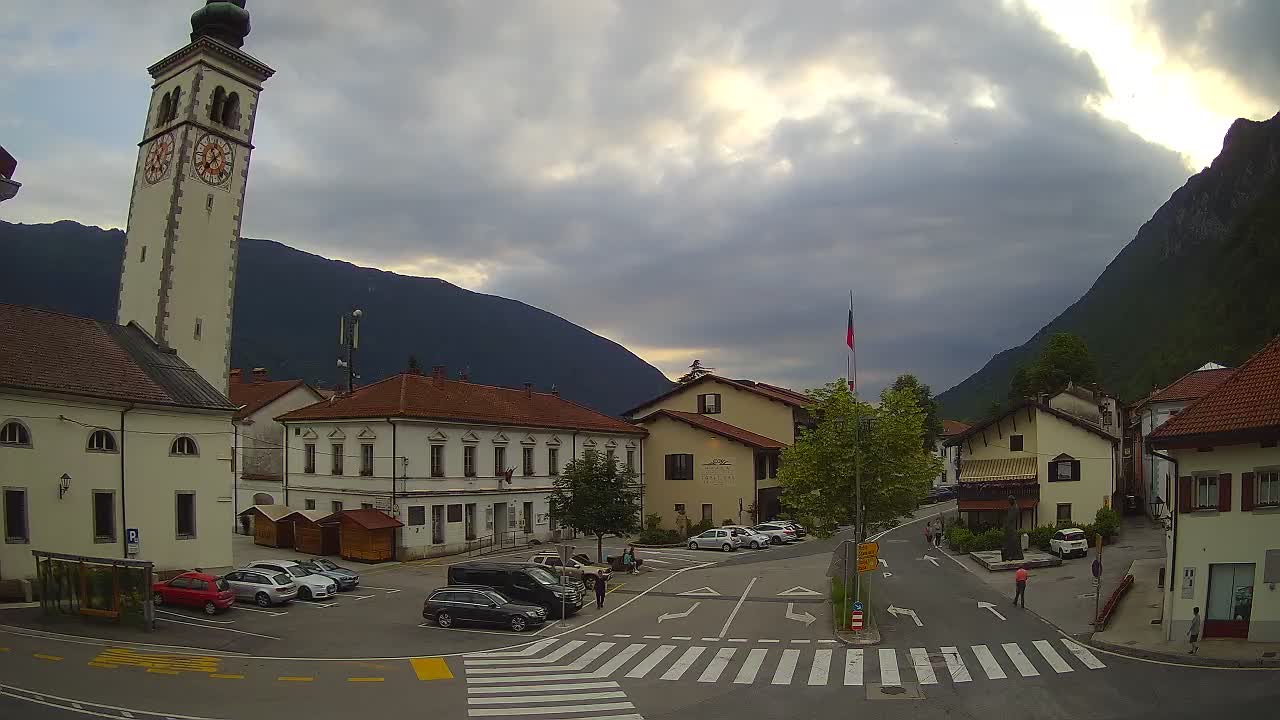 Spletna kamera Kobarid center mesta – dolina Soče – Slovenija