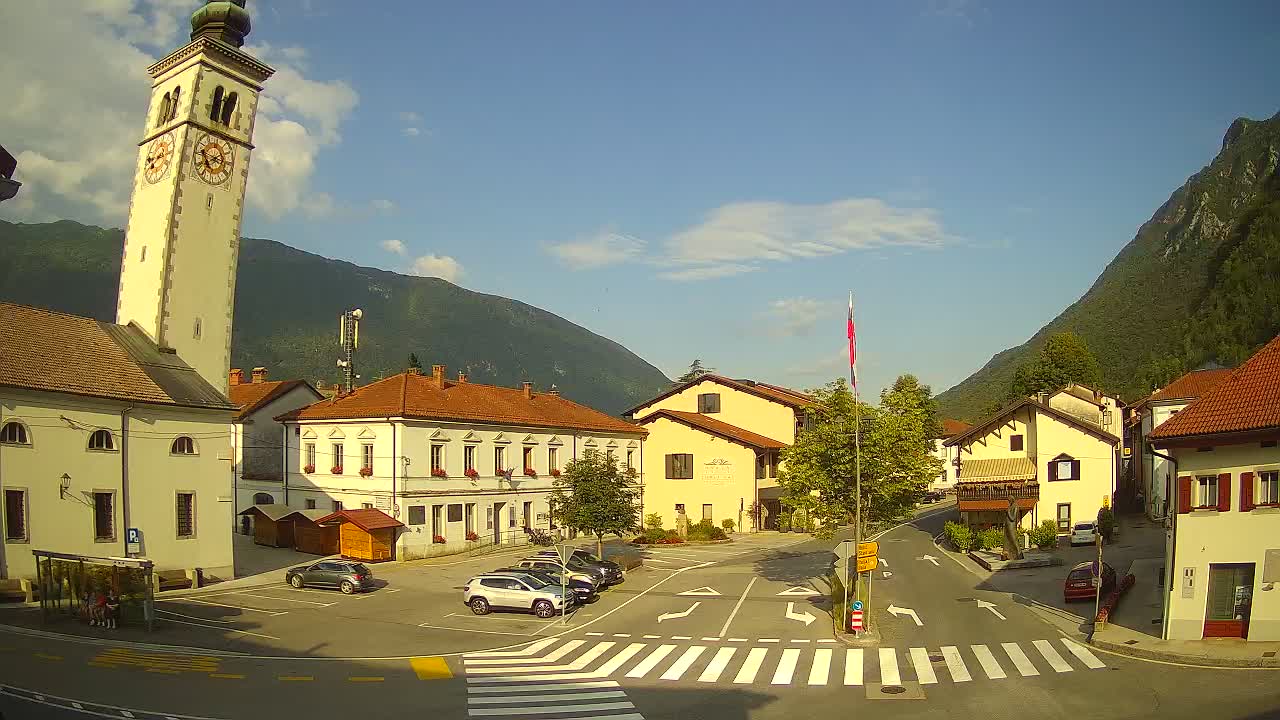 Spletna kamera Kobarid center mesta – dolina Soče – Slovenija