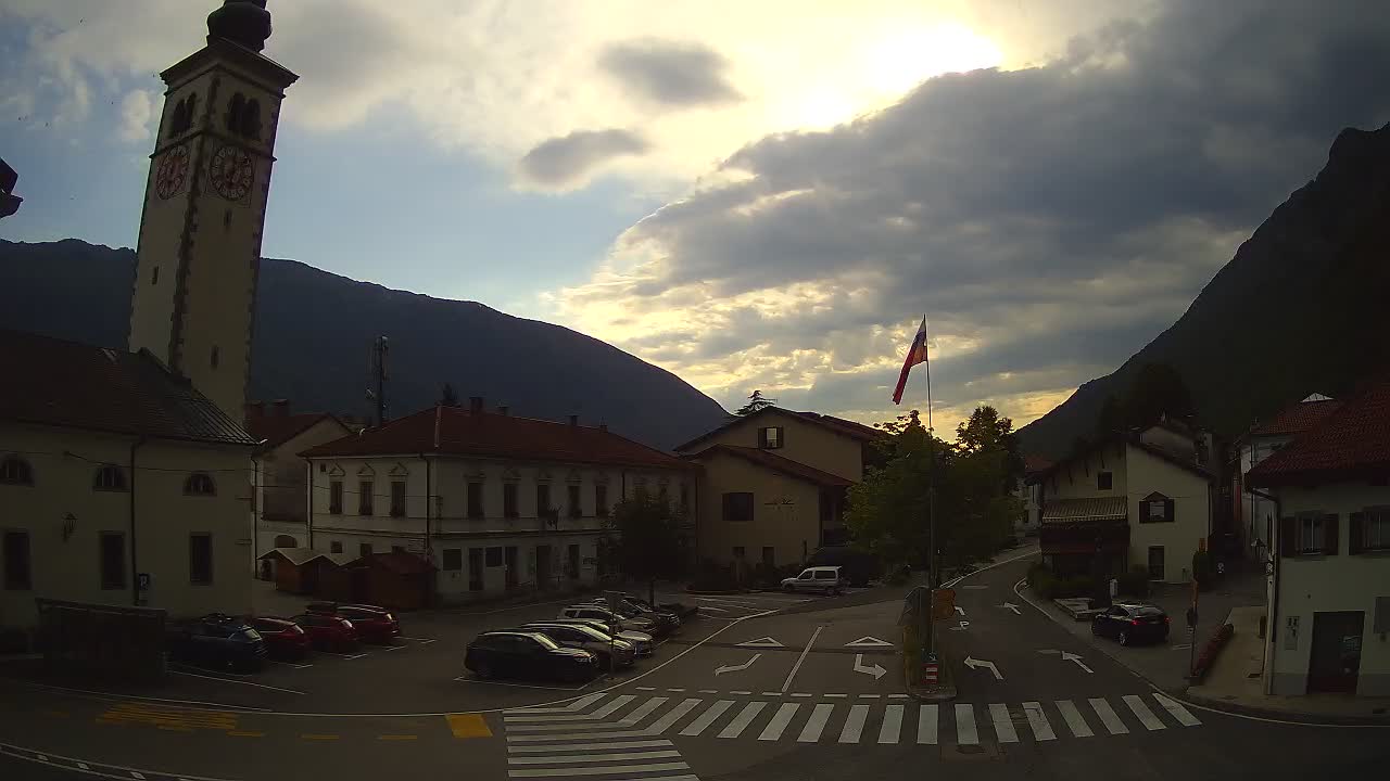 Spletna kamera Kobarid center mesta – dolina Soče – Slovenija