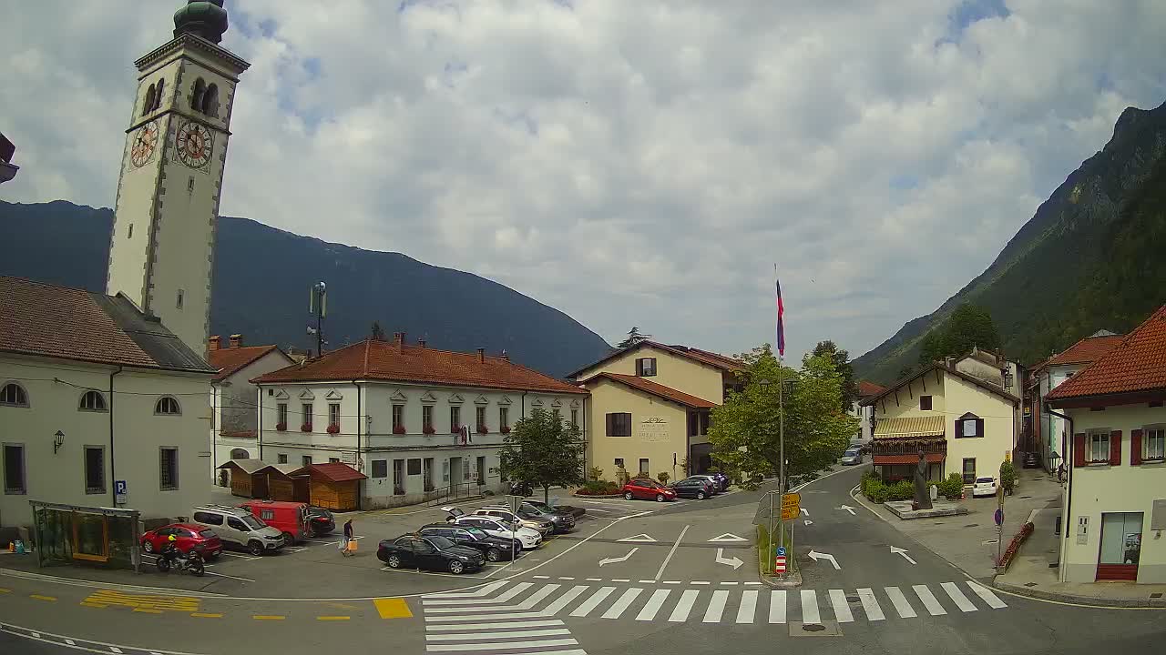Spletna kamera Kobarid center mesta – dolina Soče – Slovenija