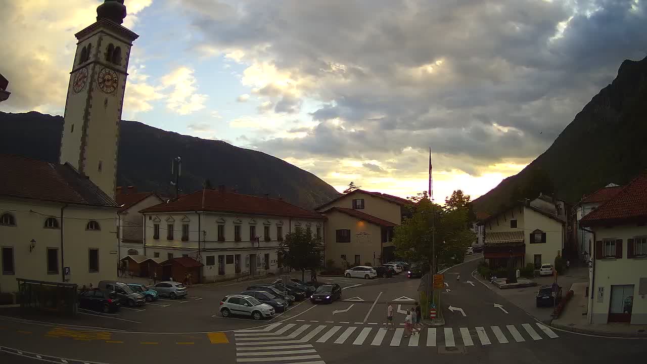 Spletna kamera Kobarid center mesta – dolina Soče – Slovenija