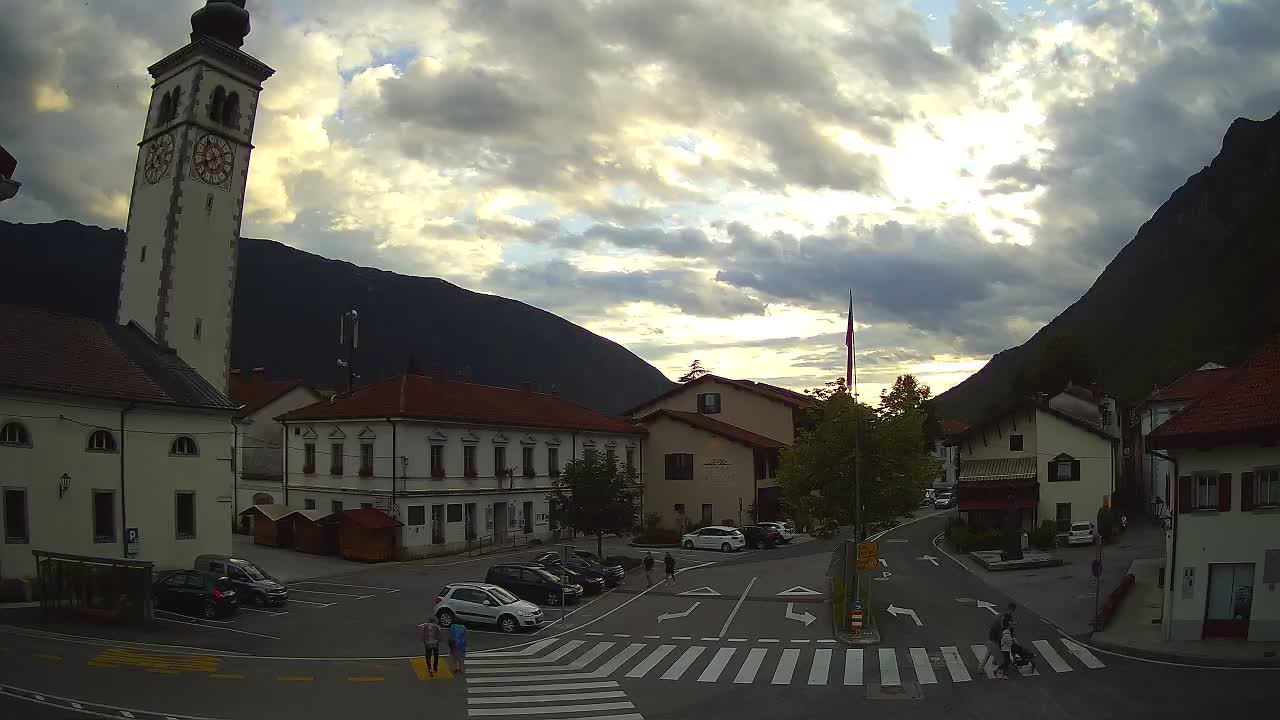 Spletna kamera Kobarid center mesta – dolina Soče – Slovenija