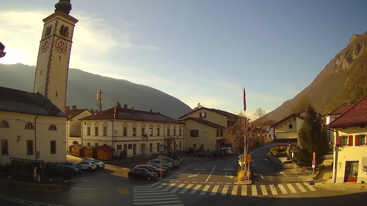 Spletna kamera Kobarid center mesta – dolina Soče – Slovenija