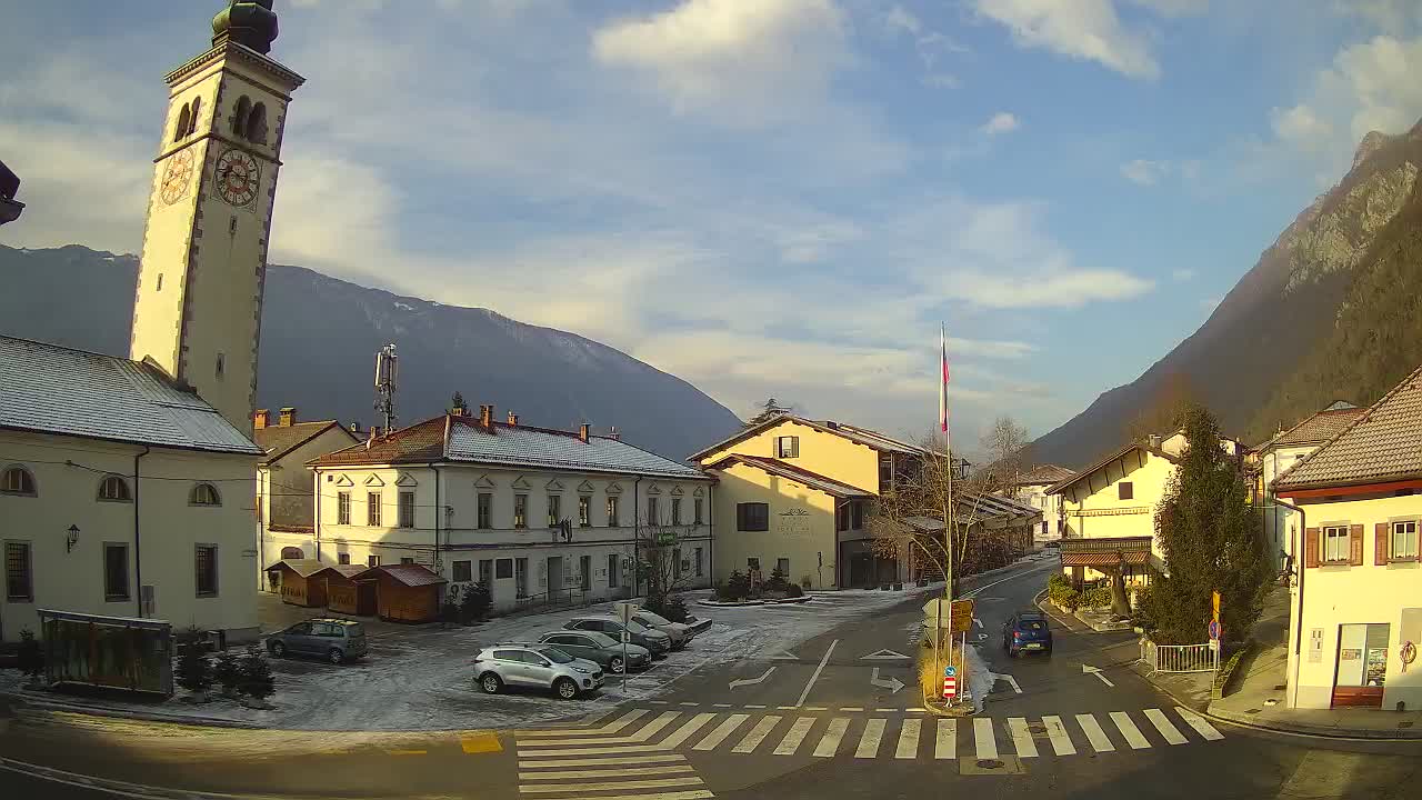 Web kamera uživo Centar grada Kobarida – dolina Soče – Slovenija