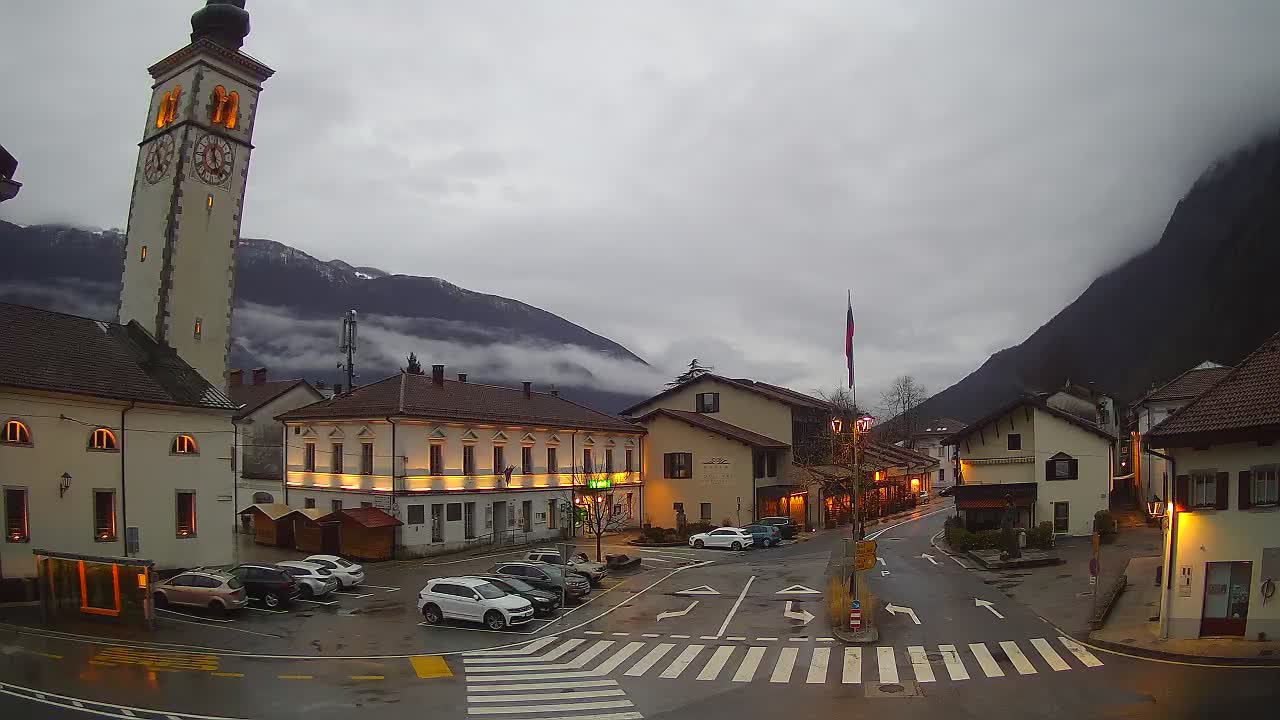 Web kamera uživo Centar grada Kobarida – dolina Soče – Slovenija