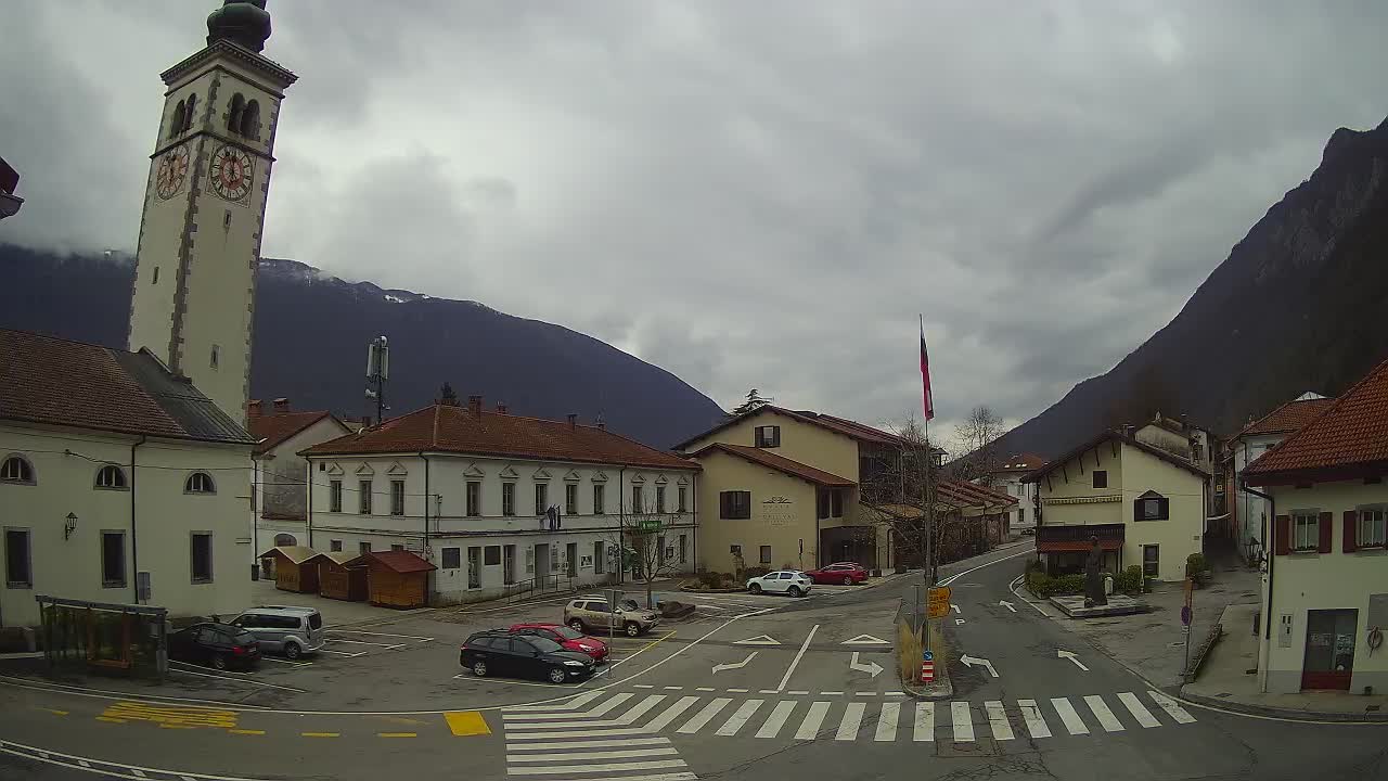 Web kamera uživo Centar grada Kobarida – dolina Soče – Slovenija