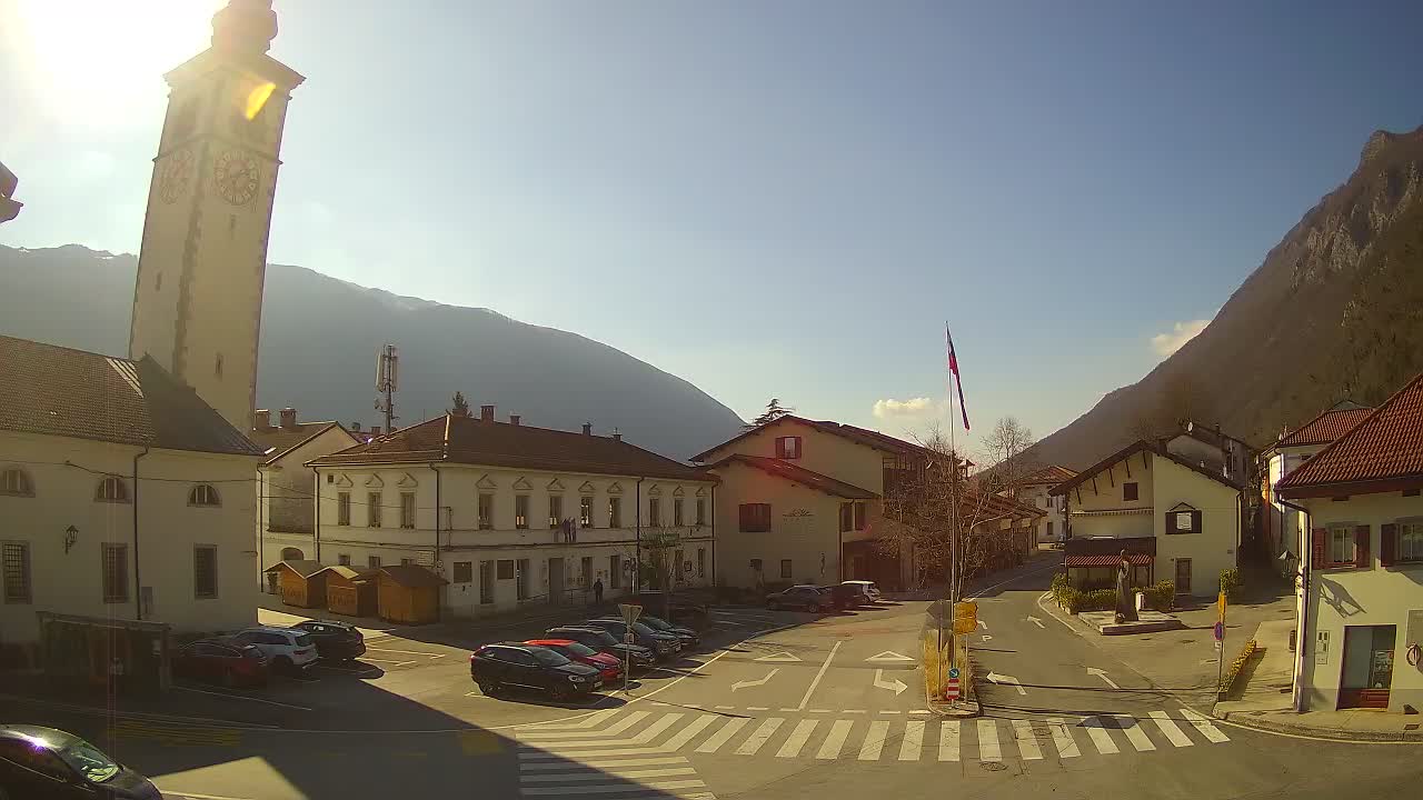 Spletna kamera Kobarid center mesta – dolina Soče – Slovenija