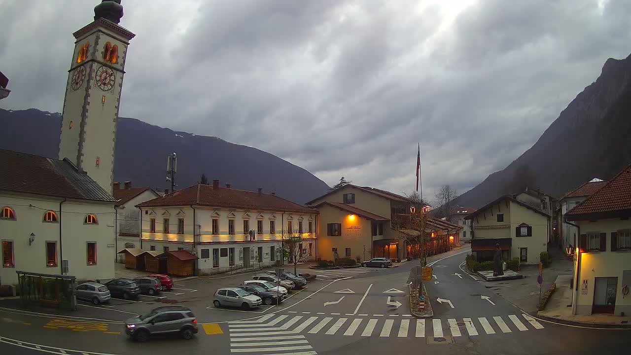 Spletna kamera Kobarid center mesta – dolina Soče – Slovenija