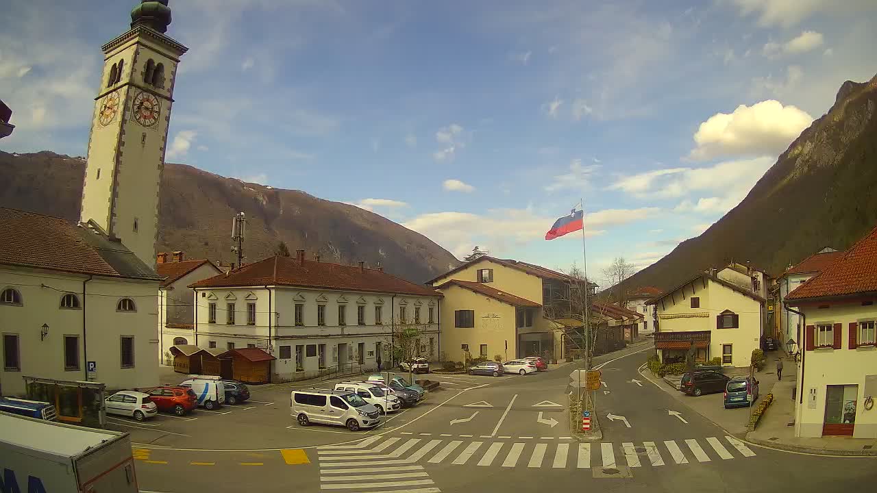 Spletna kamera Kobarid center mesta – dolina Soče – Slovenija
