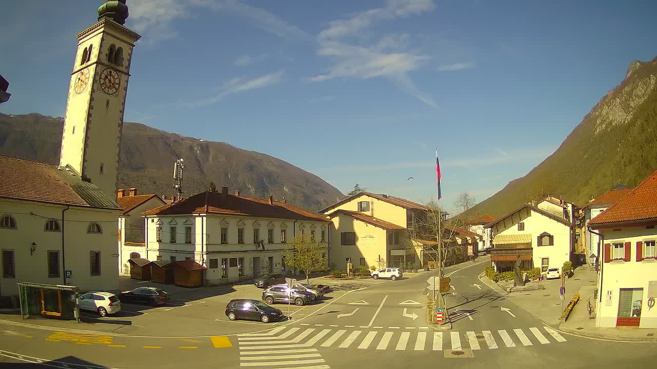 Spletna kamera Kobarid center mesta – dolina Soče – Slovenija