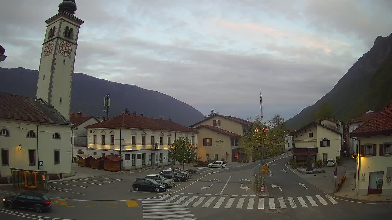 Spletna kamera Kobarid center mesta – dolina Soče – Slovenija