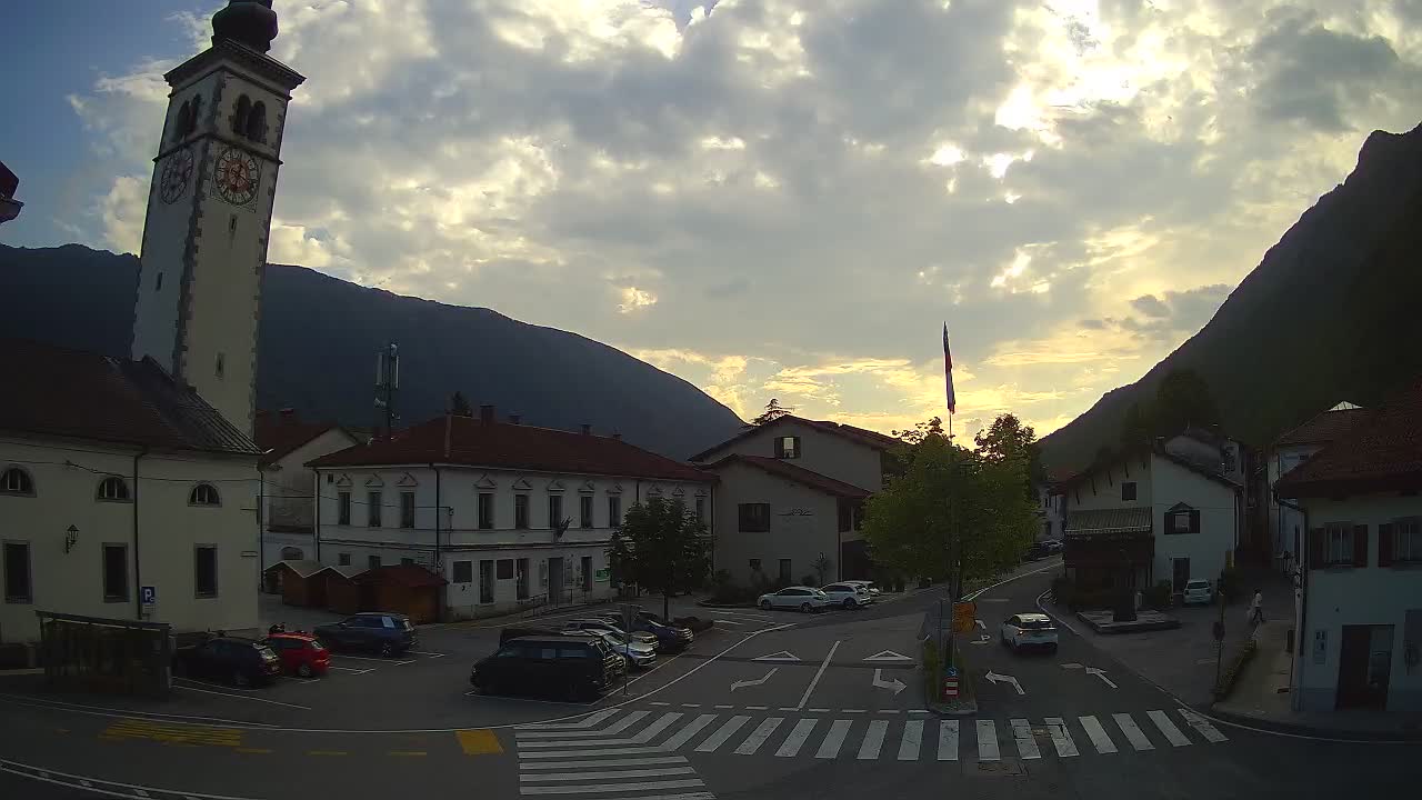 Spletna kamera Kobarid center mesta – dolina Soče – Slovenija