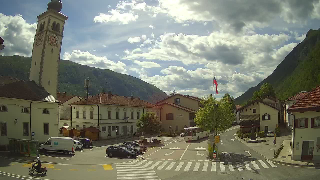 Spletna kamera Kobarid center mesta – dolina Soče – Slovenija