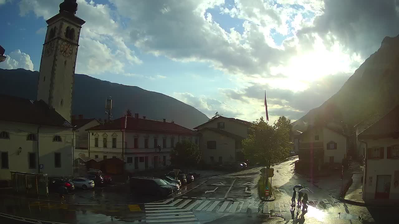 Spletna kamera Kobarid center mesta – dolina Soče – Slovenija