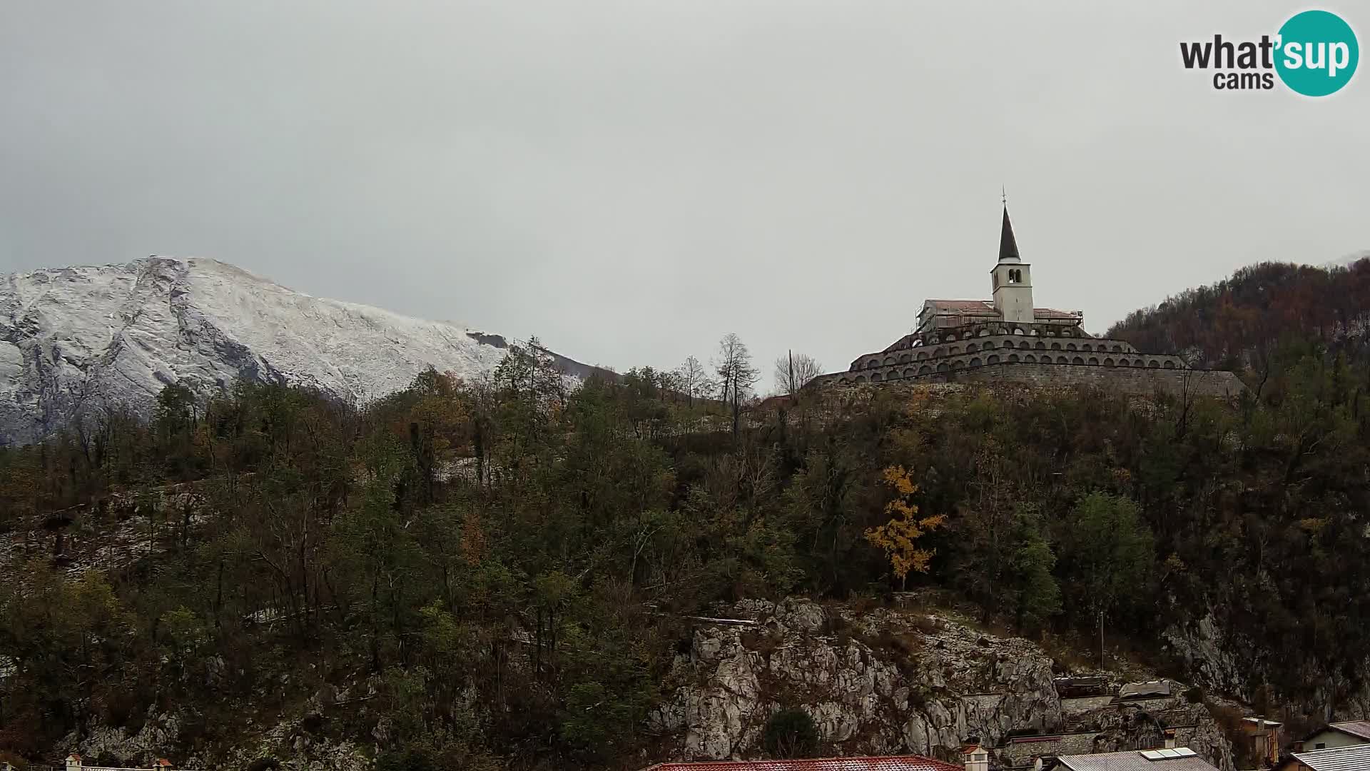 Kobarid Spletna kmera – Pogled na kostnico iz 1. svetovne vojne