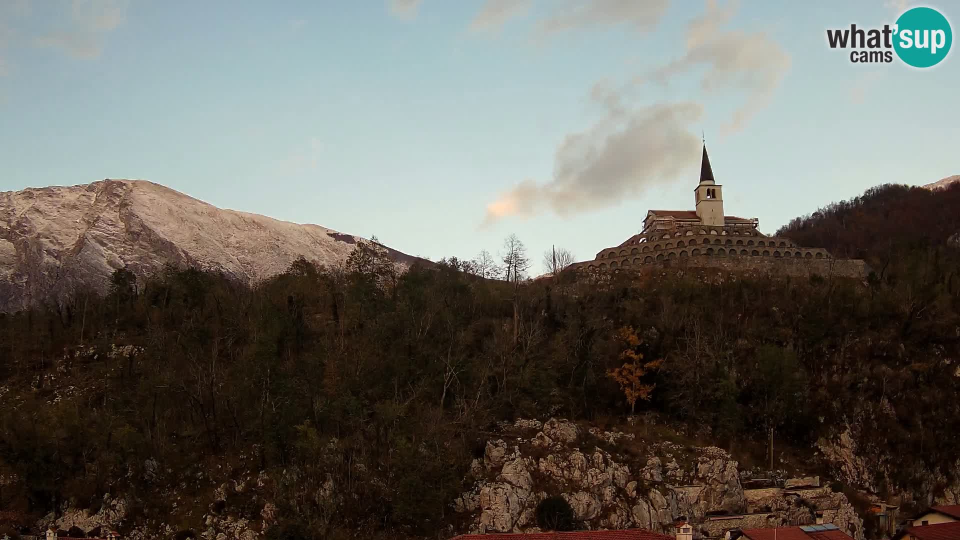 Kobarid-Webcam – Blick auf das Beinhaus aus dem 1. Weltkrieg