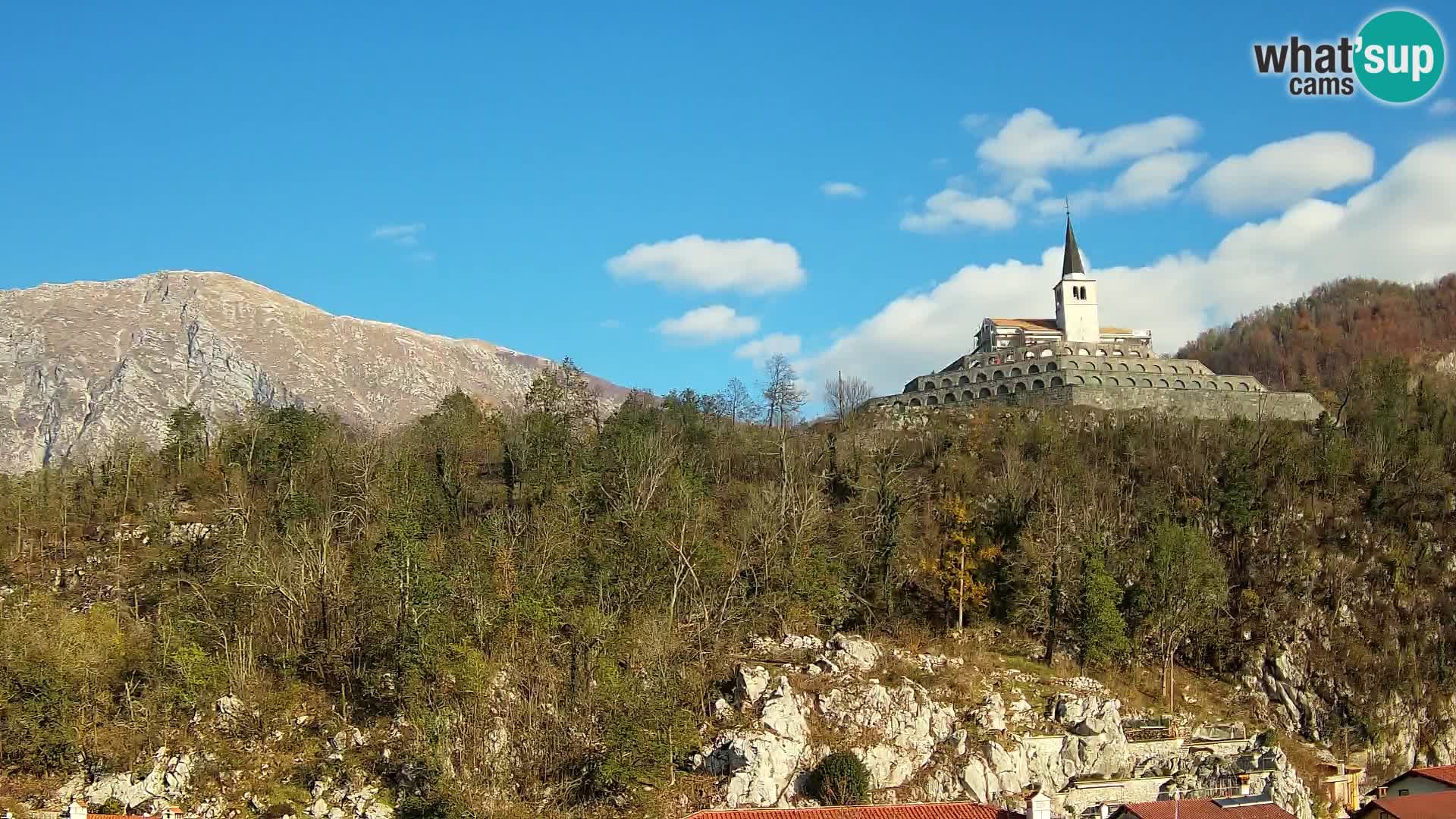 Kobarid Spletna kmera – Pogled na kostnico iz 1. svetovne vojne