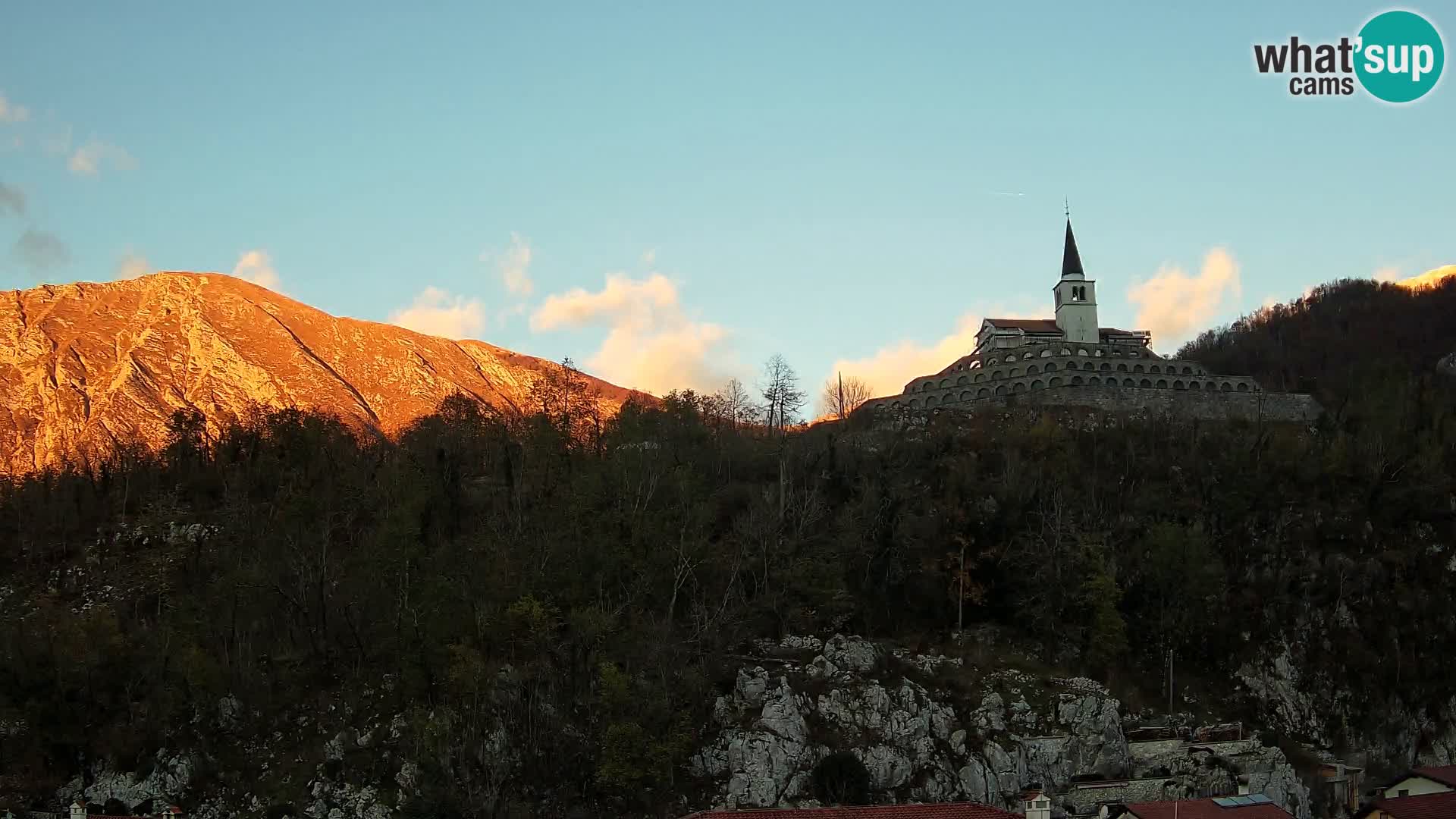 Kobarid-Webcam – Blick auf das Beinhaus aus dem 1. Weltkrieg