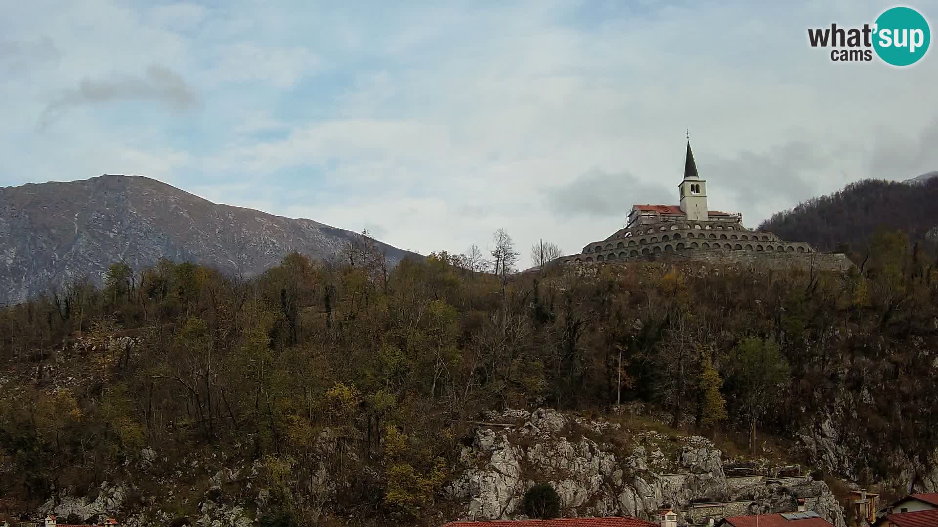 Kobarid-Webcam – Blick auf das Beinhaus aus dem 1. Weltkrieg