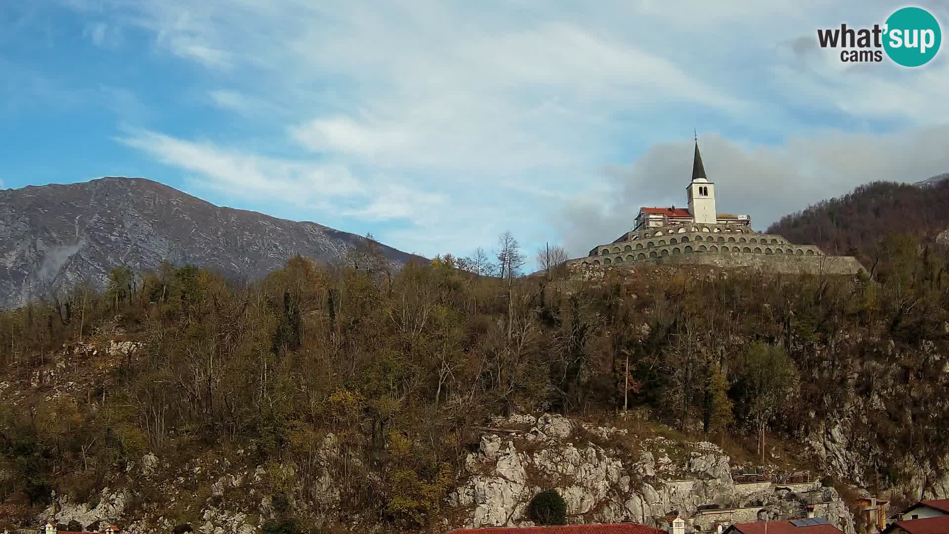 Kobarid Spletna kmera – Pogled na kostnico iz 1. svetovne vojne