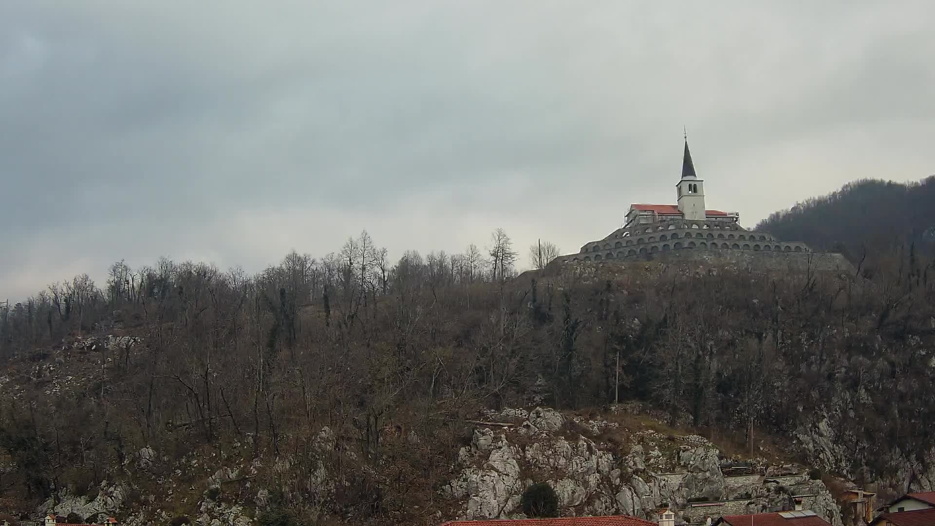 Kobarid-Webcam – Blick auf das Beinhaus aus dem 1. Weltkrieg