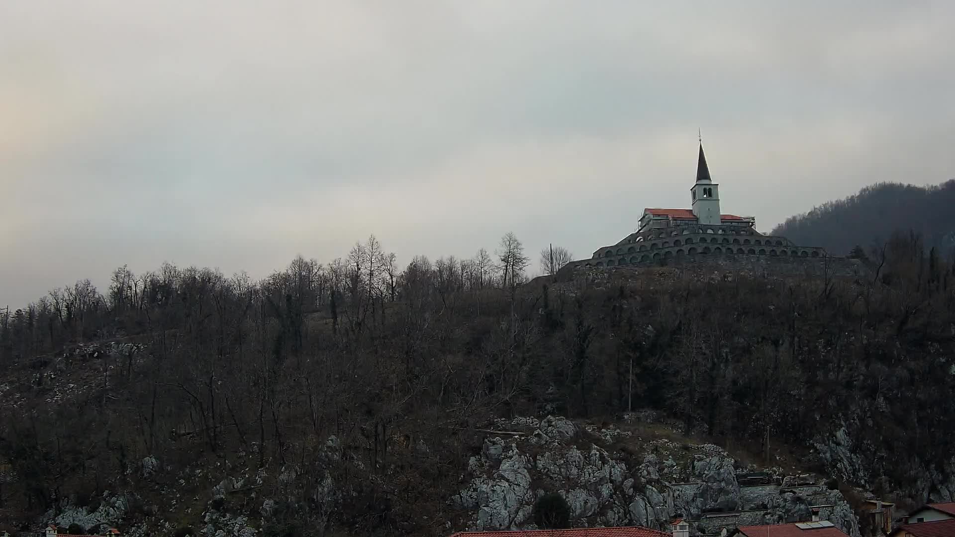 Kobarid-Webcam – Blick auf das Beinhaus aus dem 1. Weltkrieg