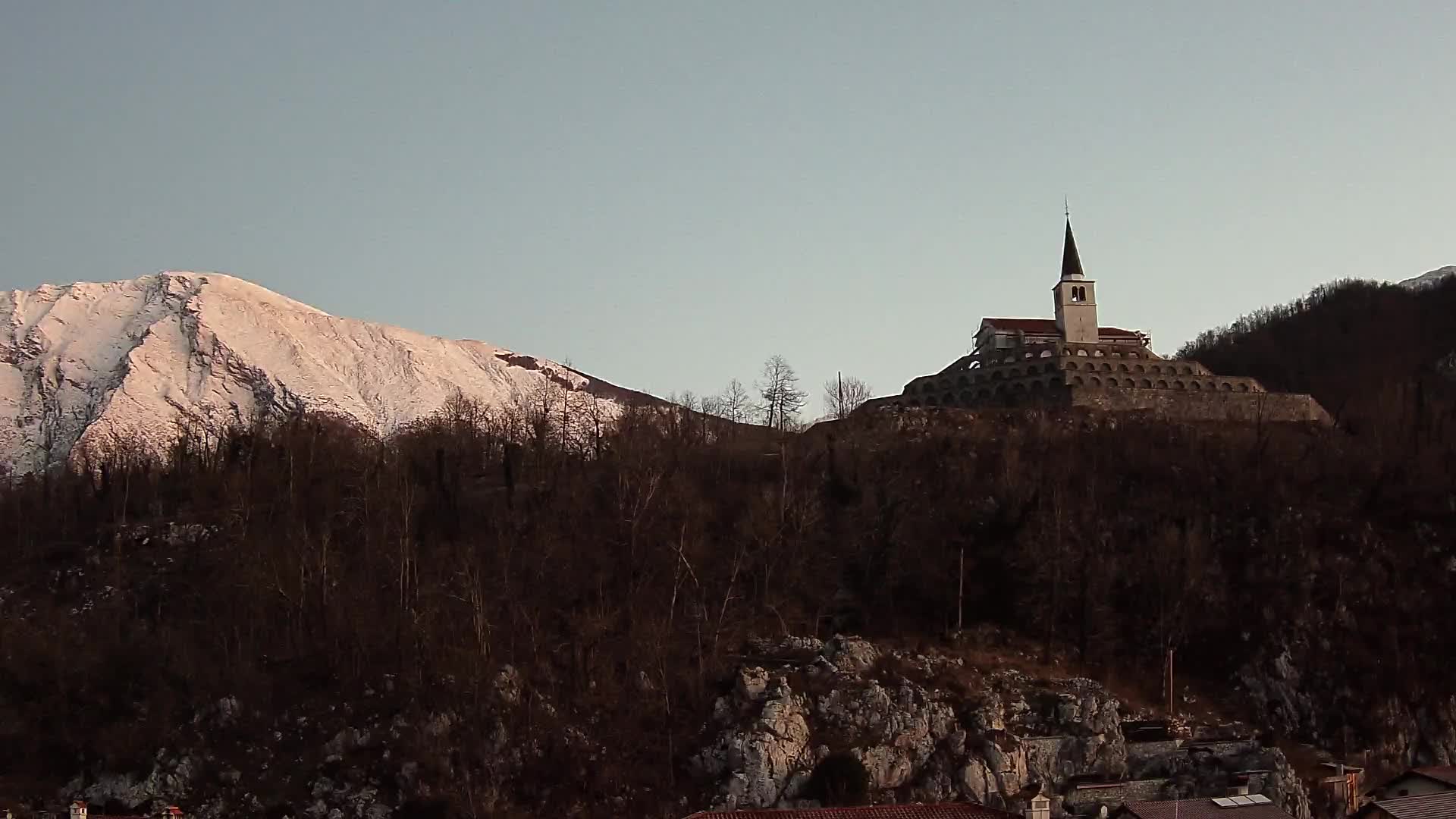 Kobarid-Webcam – Blick auf das Beinhaus aus dem 1. Weltkrieg