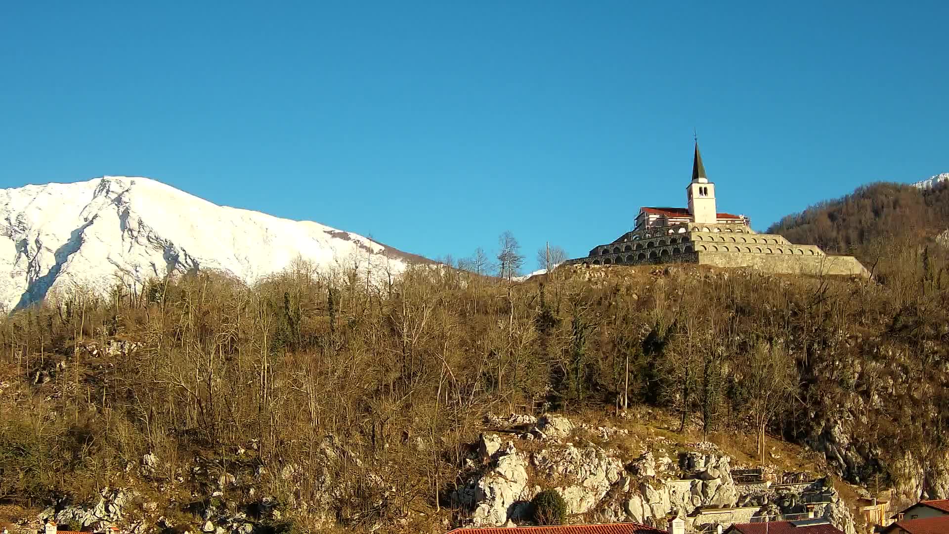 Kobarid-Webcam – Blick auf das Beinhaus aus dem 1. Weltkrieg