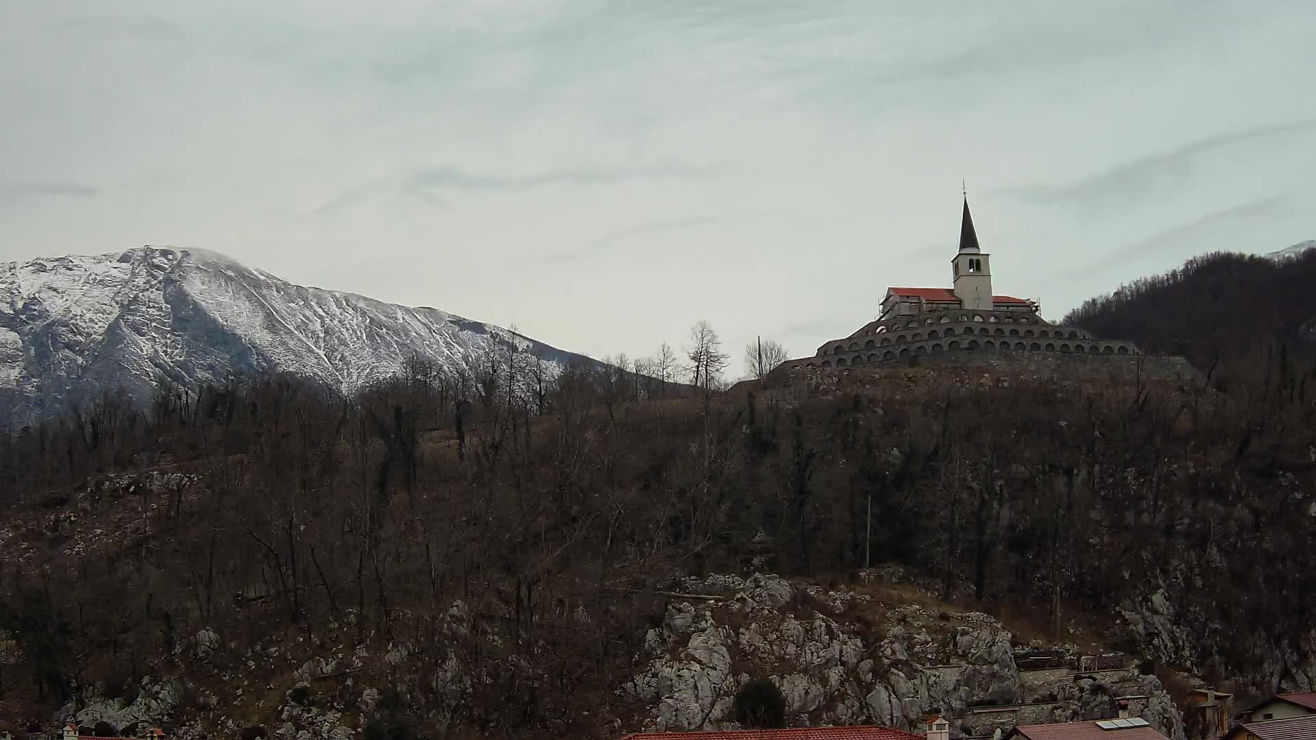 Kobarid-Webcam – Blick auf das Beinhaus aus dem 1. Weltkrieg