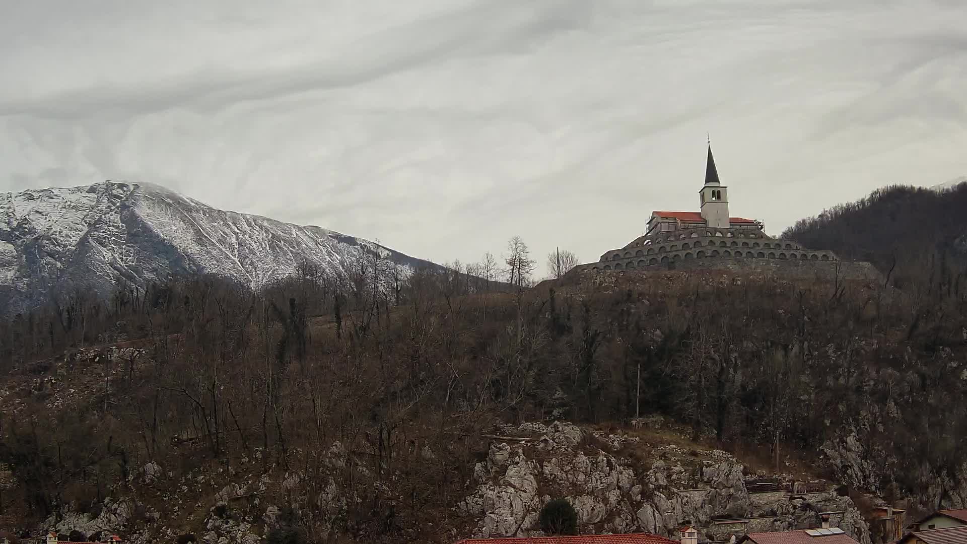 Kobarid-Webcam – Blick auf das Beinhaus aus dem 1. Weltkrieg