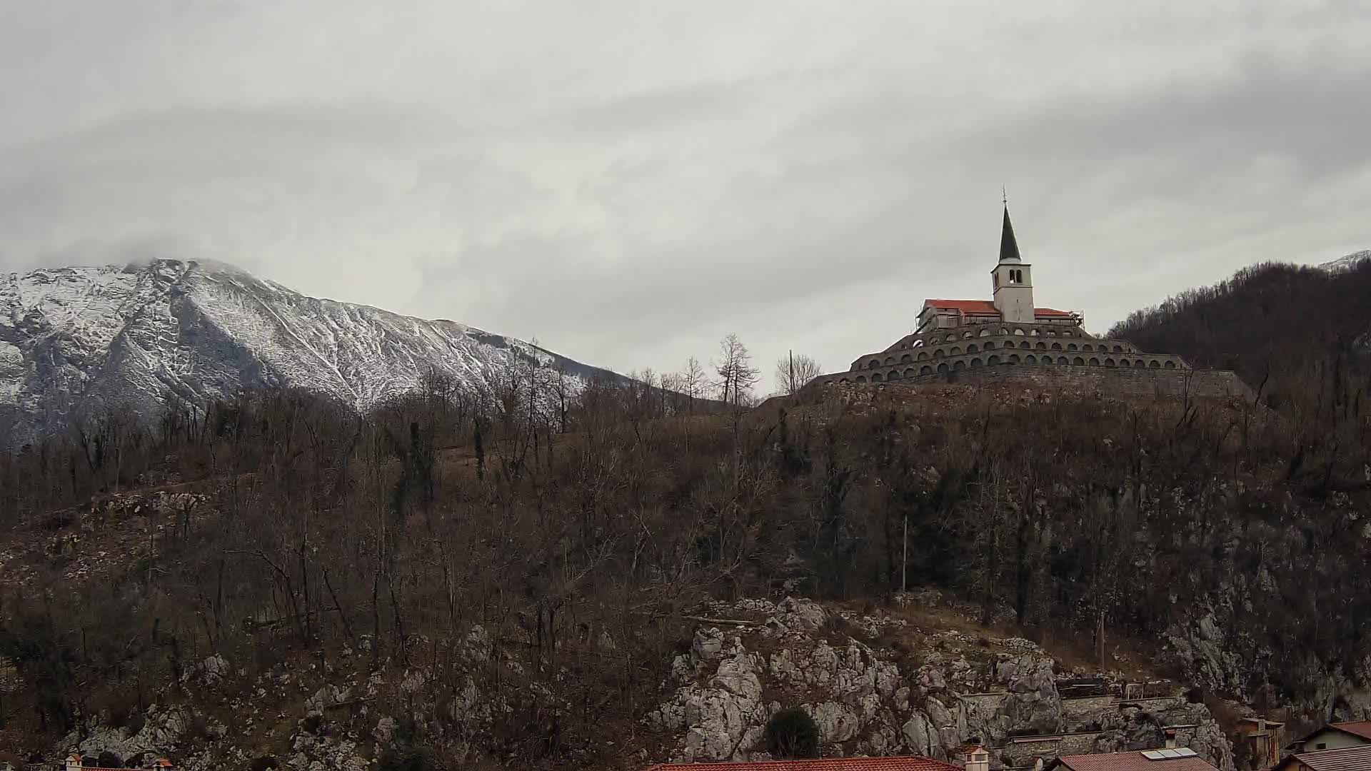 Kobarid-Webcam – Blick auf das Beinhaus aus dem 1. Weltkrieg