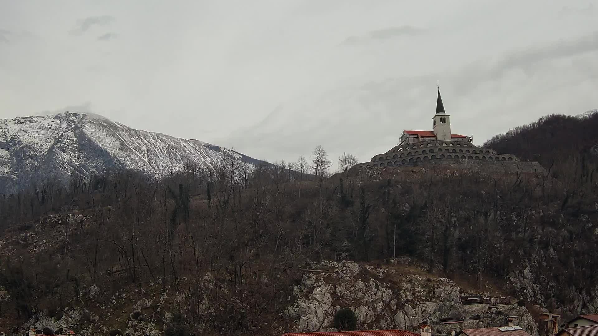 Kobarid-Webcam – Blick auf das Beinhaus aus dem 1. Weltkrieg