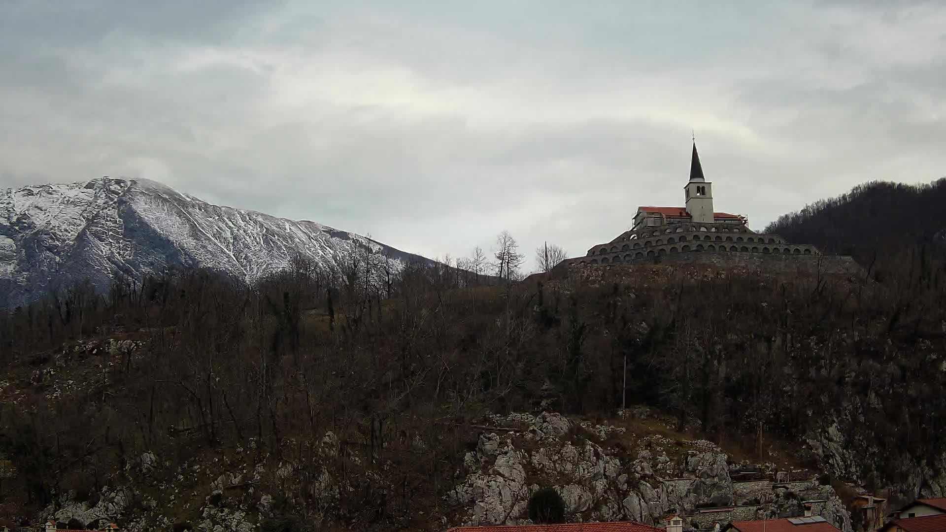 Kobarid-Webcam – Blick auf das Beinhaus aus dem 1. Weltkrieg