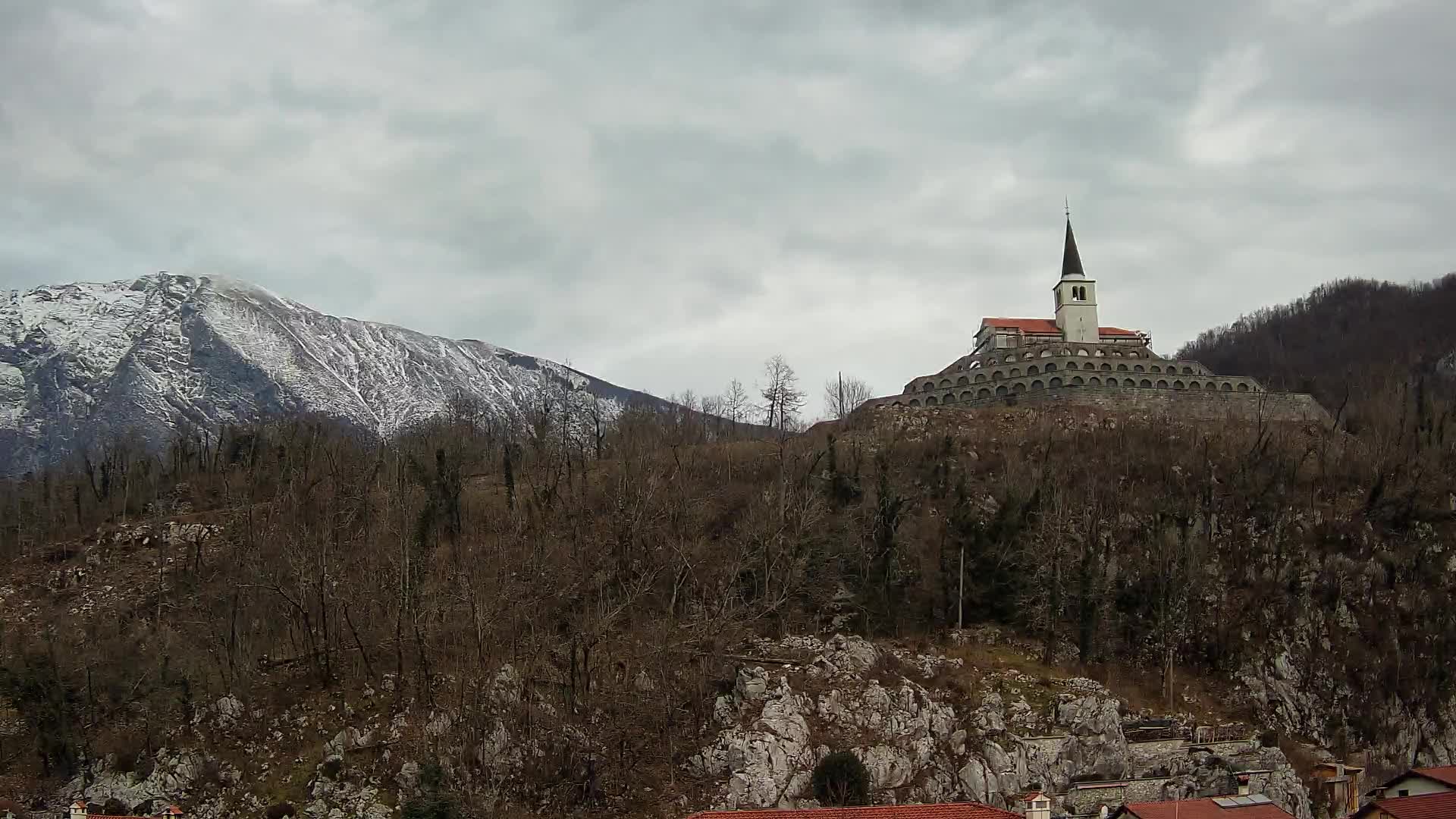 Kobarid-Webcam – Blick auf das Beinhaus aus dem 1. Weltkrieg