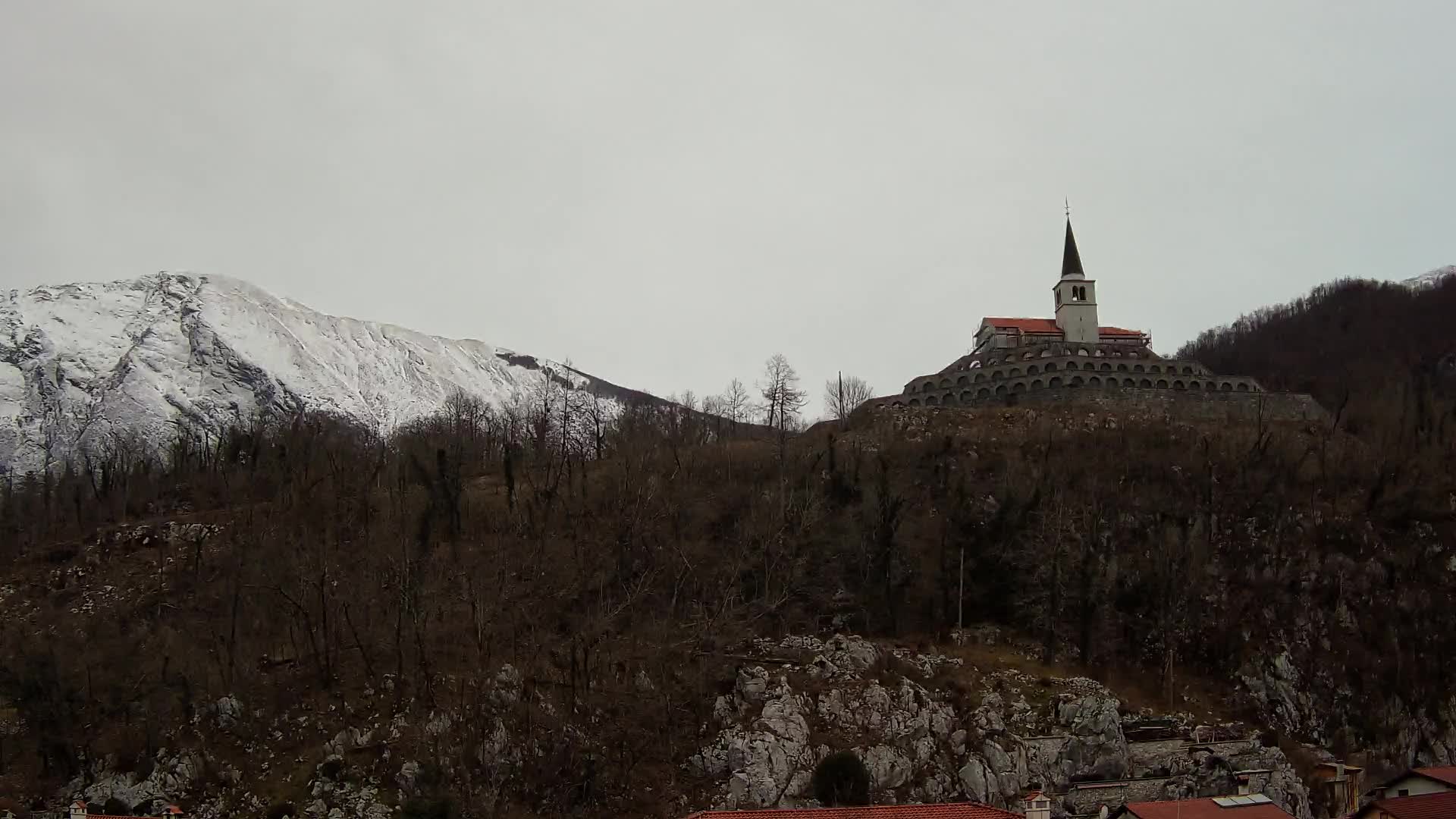 Kobarid-Webcam – Blick auf das Beinhaus aus dem 1. Weltkrieg