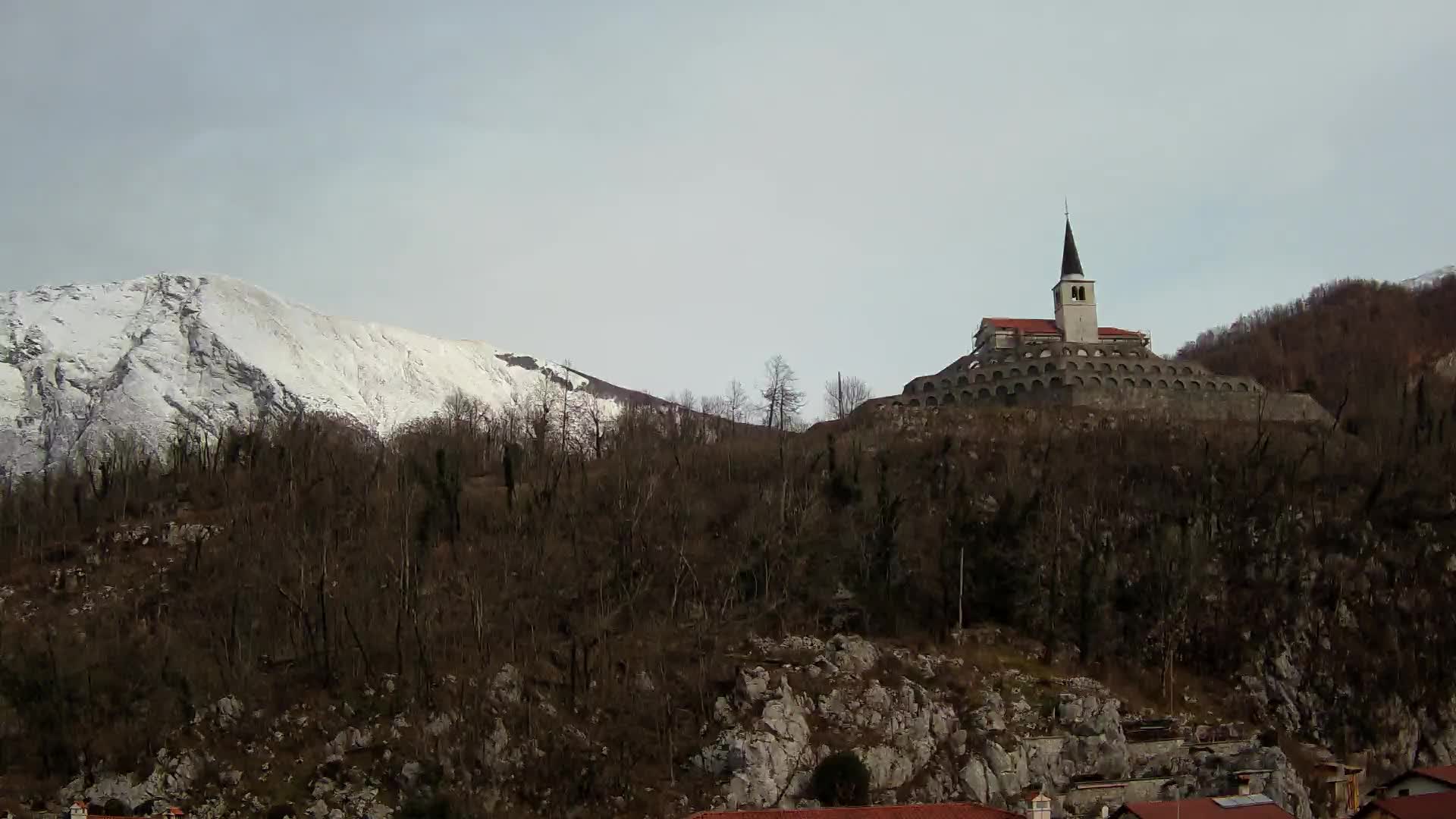 Kobarid-Webcam – Blick auf das Beinhaus aus dem 1. Weltkrieg