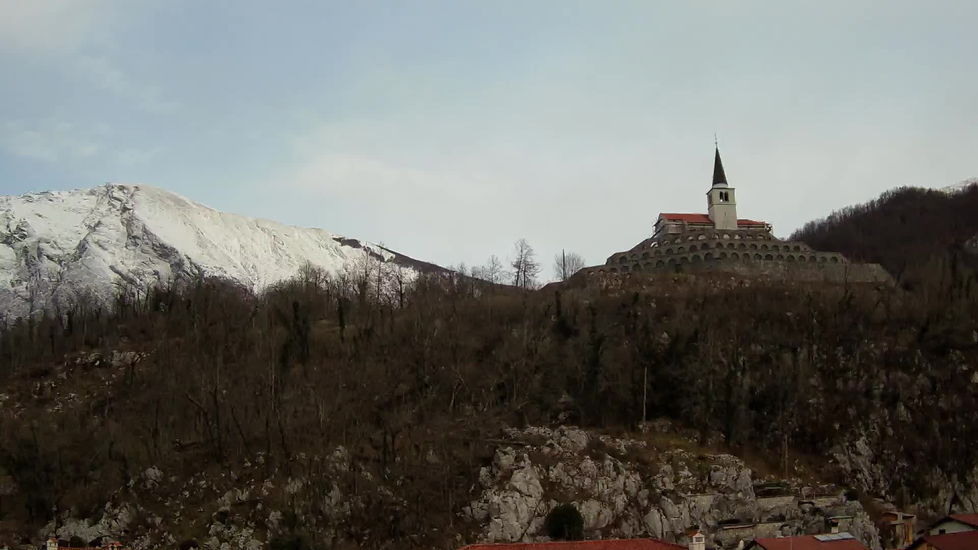 Kobarid-Webcam – Blick auf das Beinhaus aus dem 1. Weltkrieg