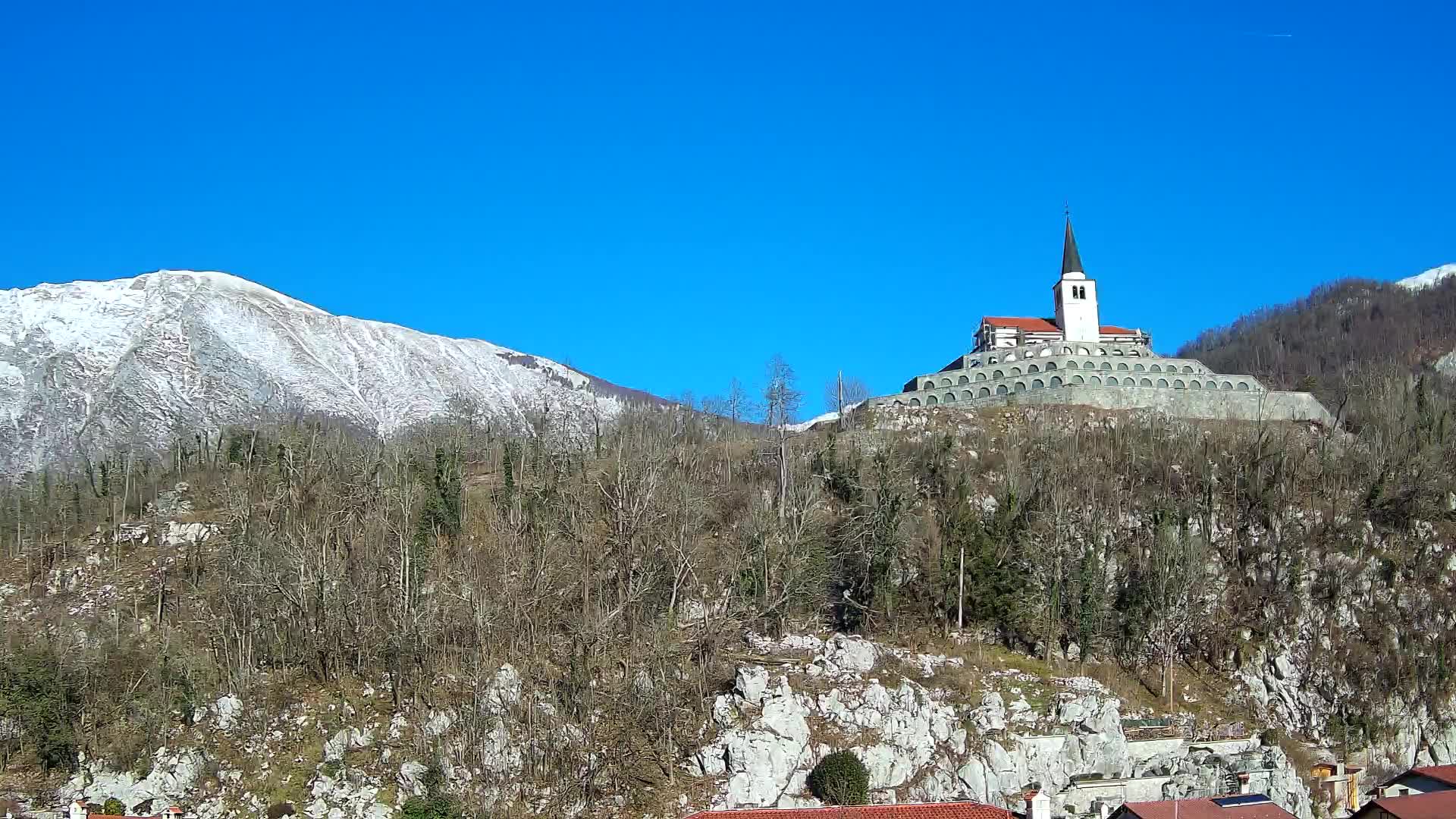 Kobarid-Webcam – Blick auf das Beinhaus aus dem 1. Weltkrieg