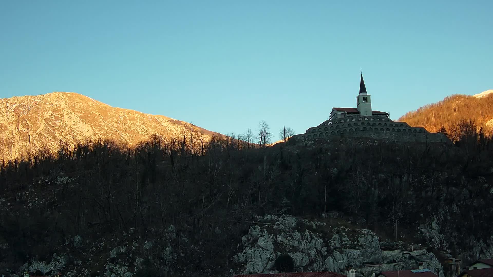 Kobarid-Webcam – Blick auf das Beinhaus aus dem 1. Weltkrieg