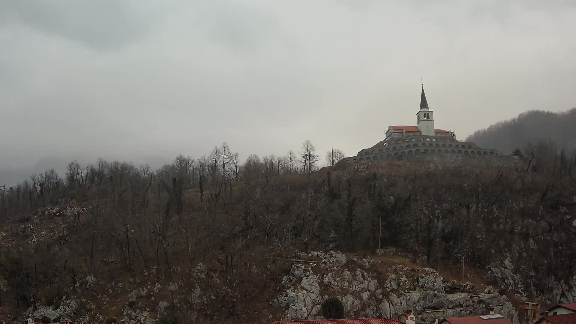 Kobarid-Webcam – Blick auf das Beinhaus aus dem 1. Weltkrieg