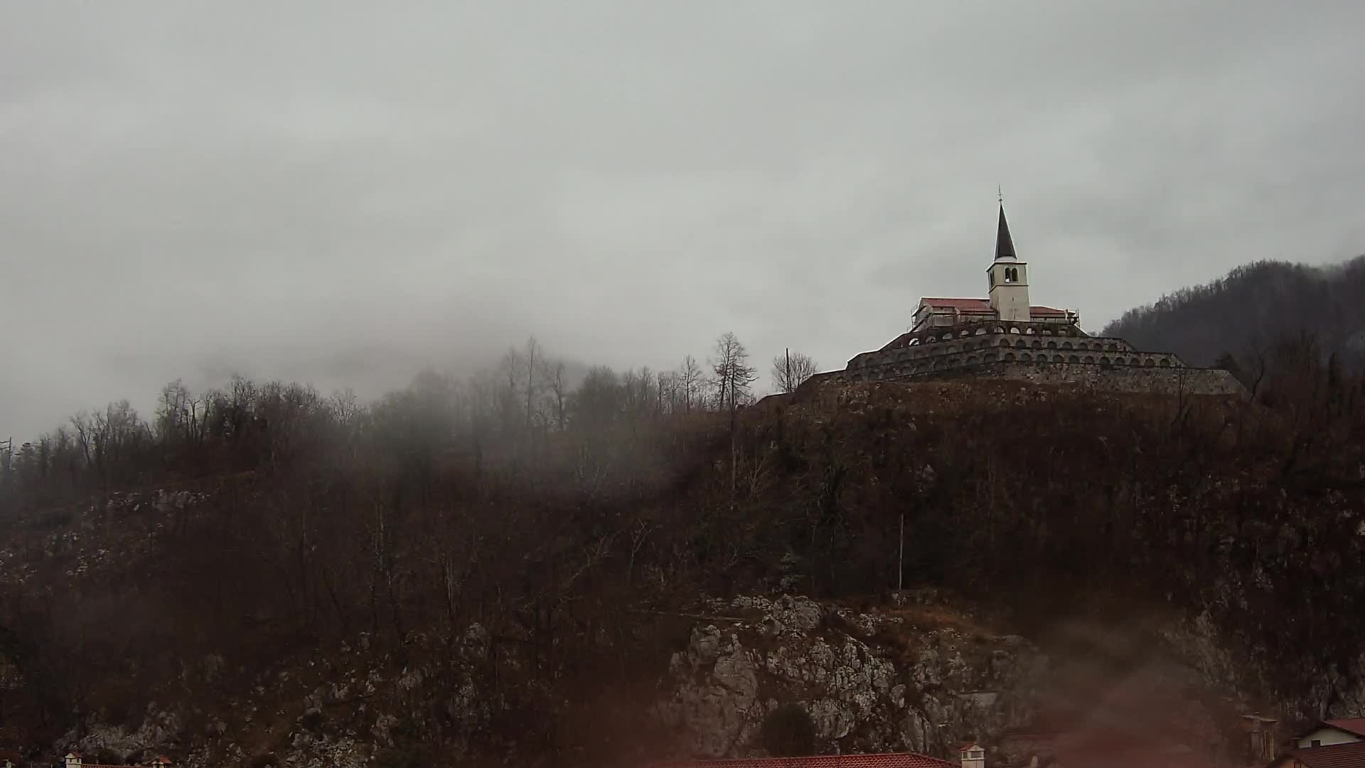 Kobarid-Webcam – Blick auf das Beinhaus aus dem 1. Weltkrieg