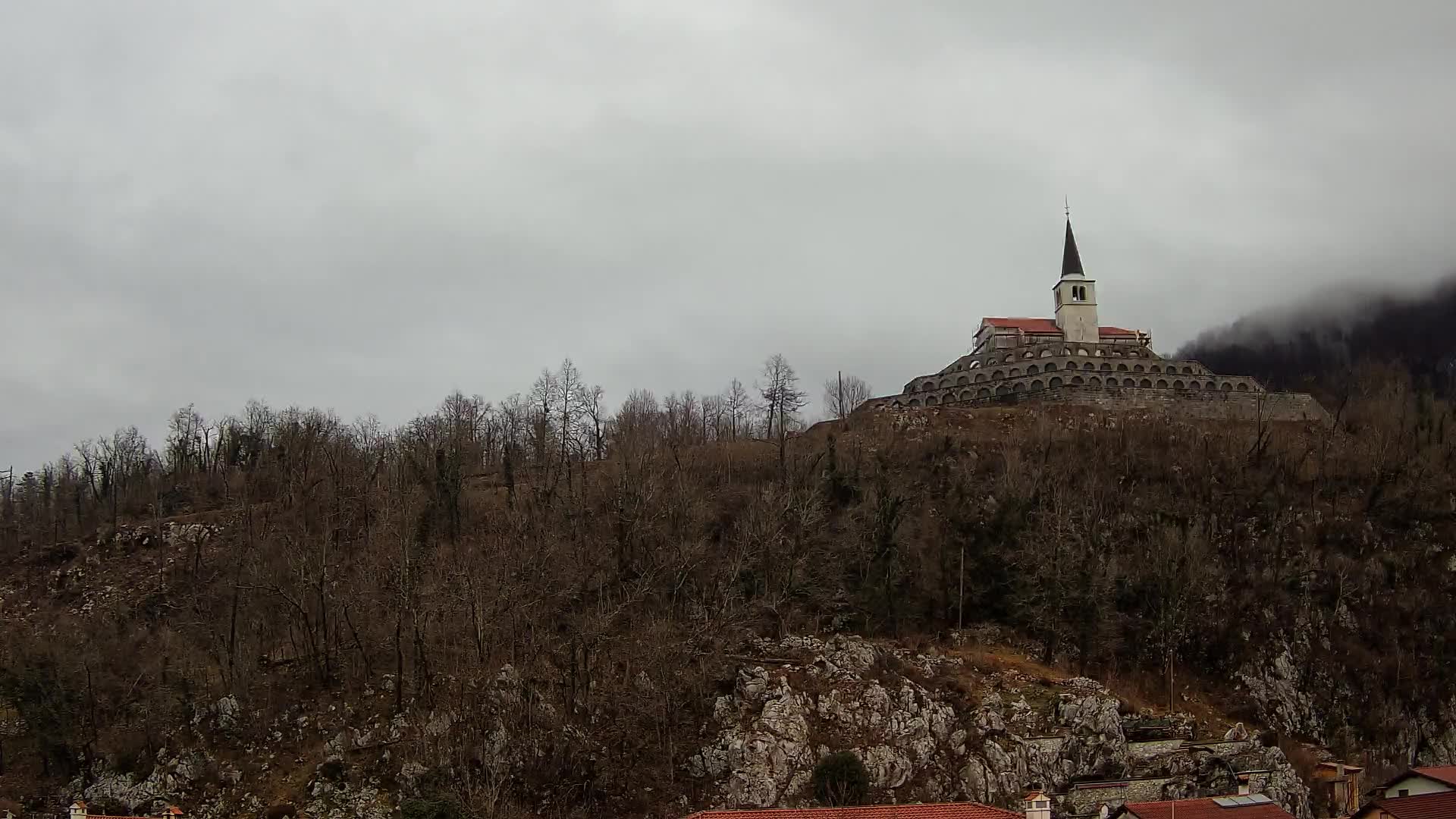 Kobarid-Webcam – Blick auf das Beinhaus aus dem 1. Weltkrieg