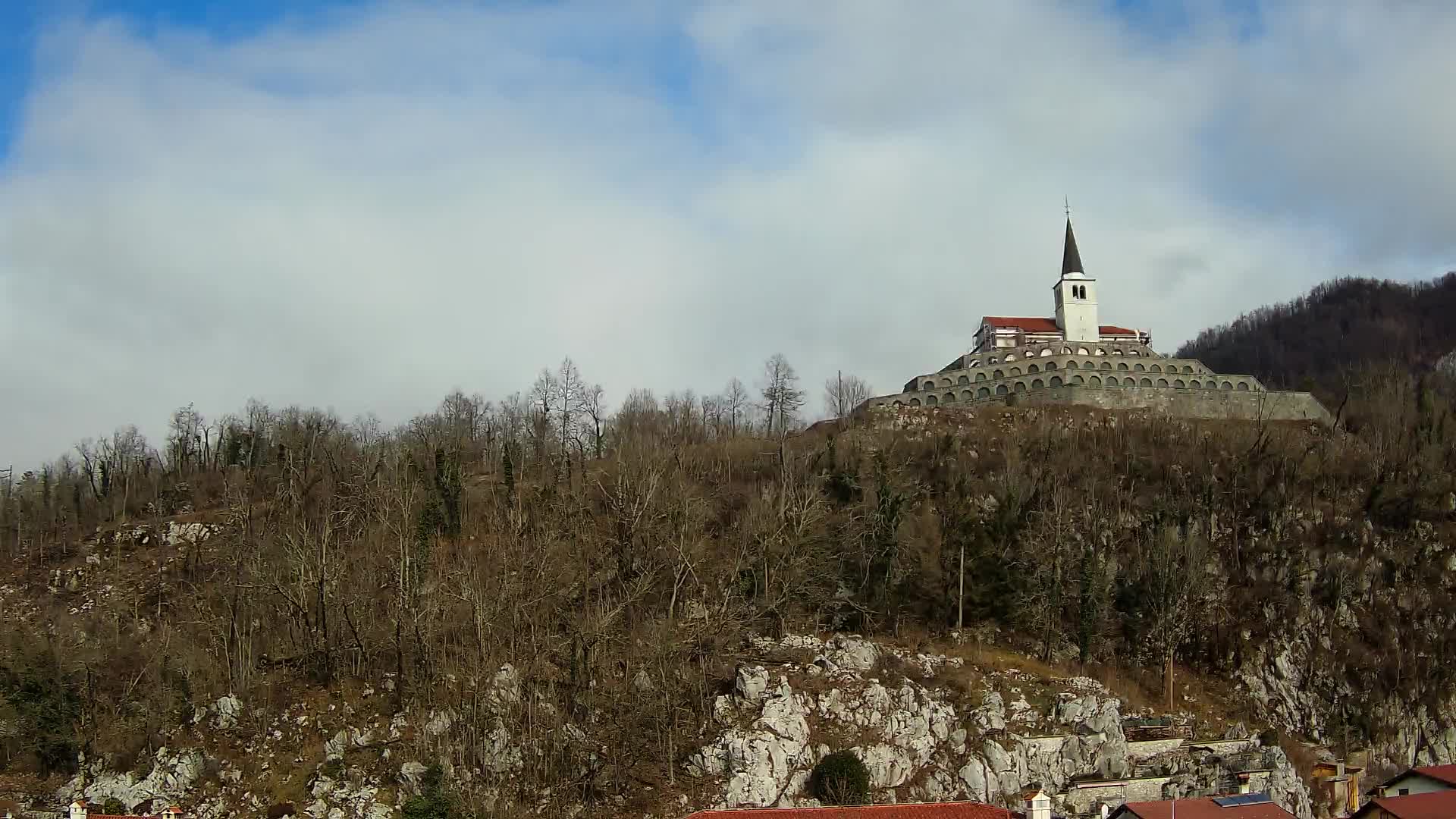 Kobarid-Webcam – Blick auf das Beinhaus aus dem 1. Weltkrieg