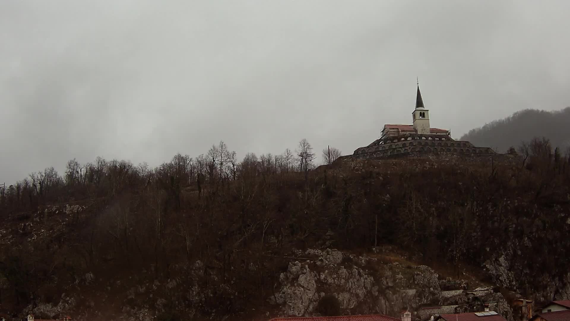 Kobarid-Webcam – Blick auf das Beinhaus aus dem 1. Weltkrieg