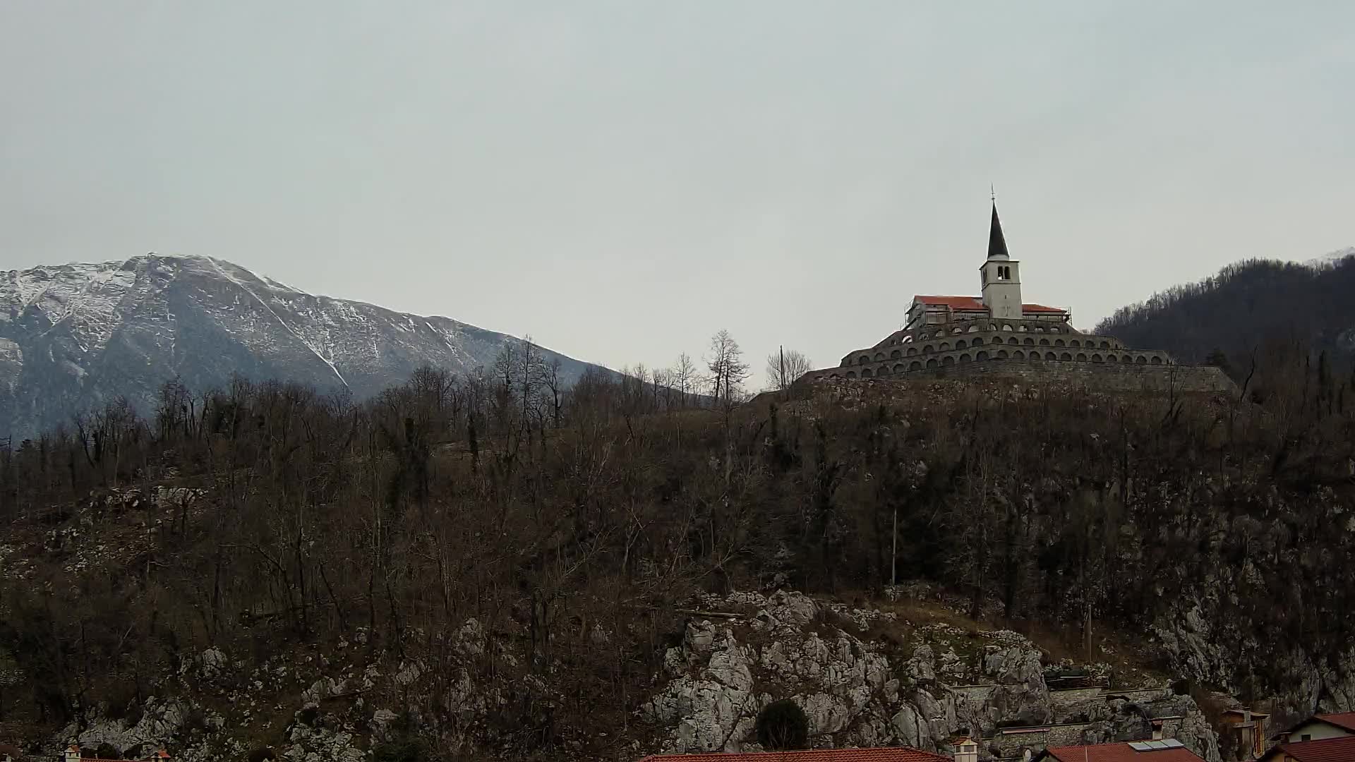 Kobarid-Webcam – Blick auf das Beinhaus aus dem 1. Weltkrieg