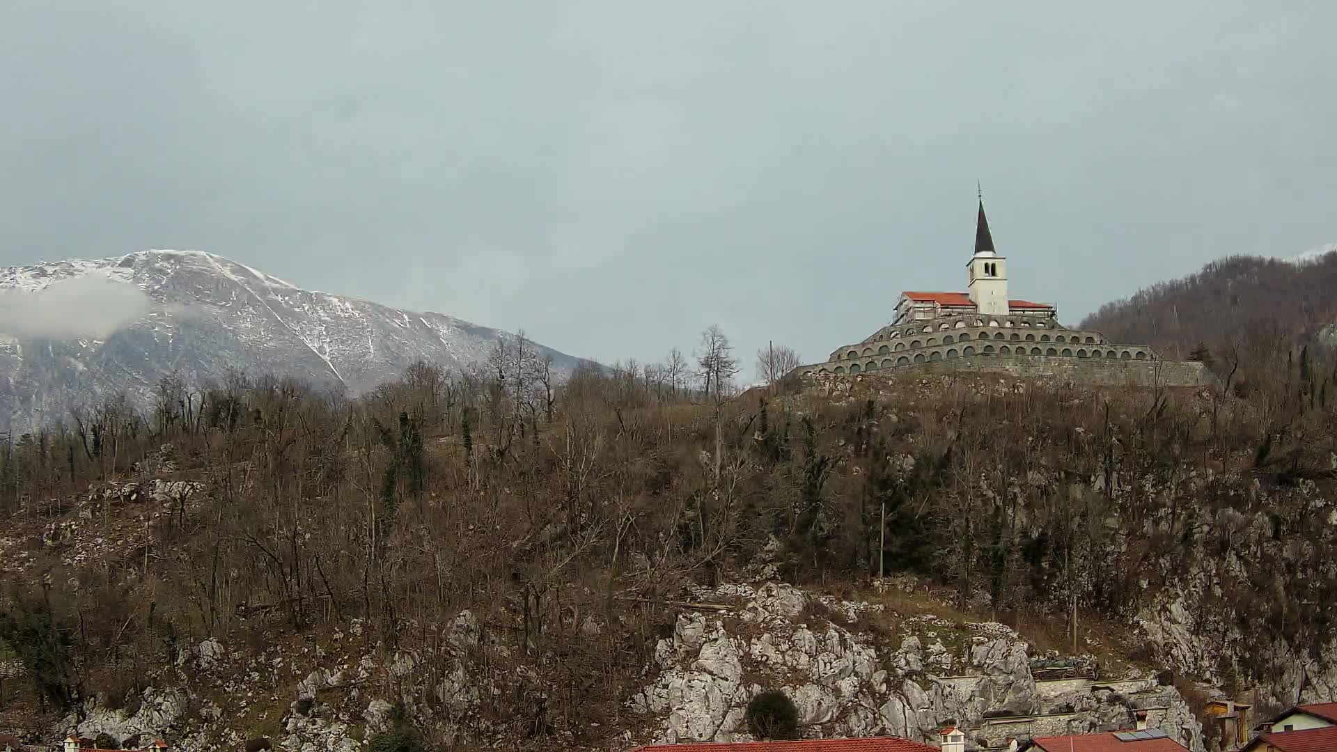 Kobarid-Webcam – Blick auf das Beinhaus aus dem 1. Weltkrieg