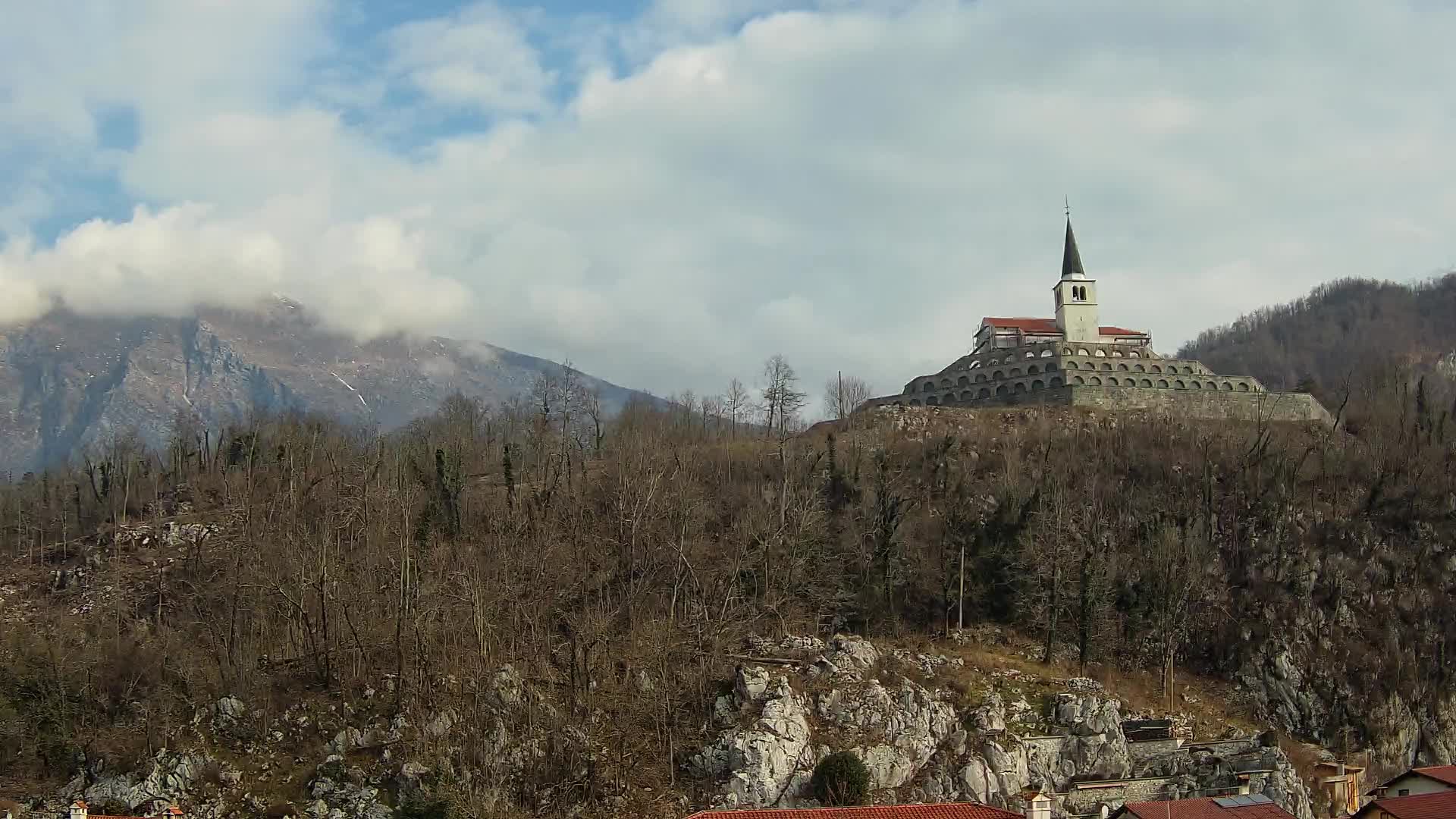 Kobarid-Webcam – Blick auf das Beinhaus aus dem 1. Weltkrieg