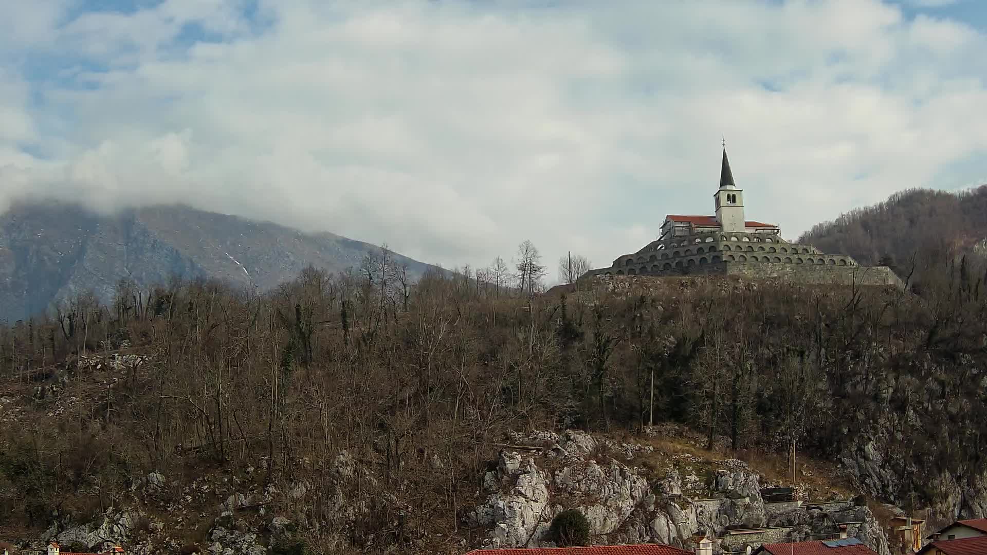 Kobarid-Webcam – Blick auf das Beinhaus aus dem 1. Weltkrieg