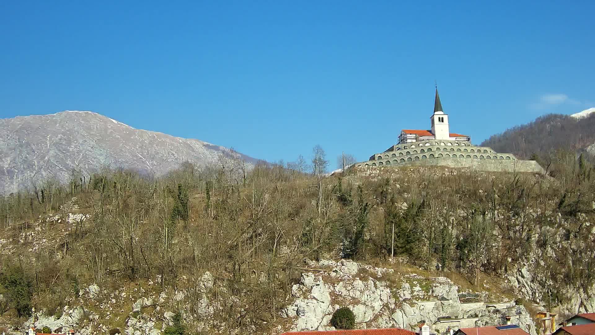 Kobarid-Webcam – Blick auf das Beinhaus aus dem 1. Weltkrieg