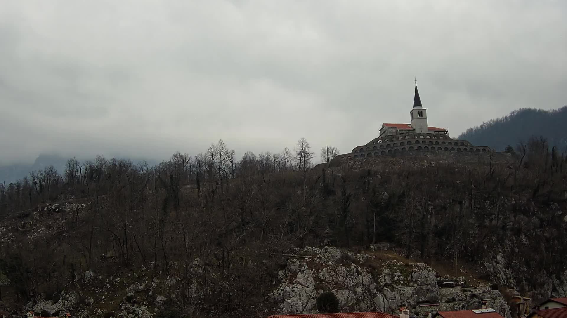 Kobarid-Webcam – Blick auf das Beinhaus aus dem 1. Weltkrieg